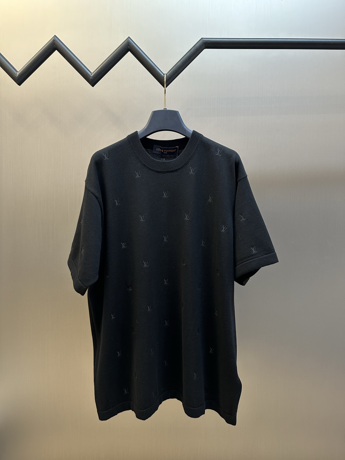 루이비통(LV) 자수 레터링 니트 반팔 의류