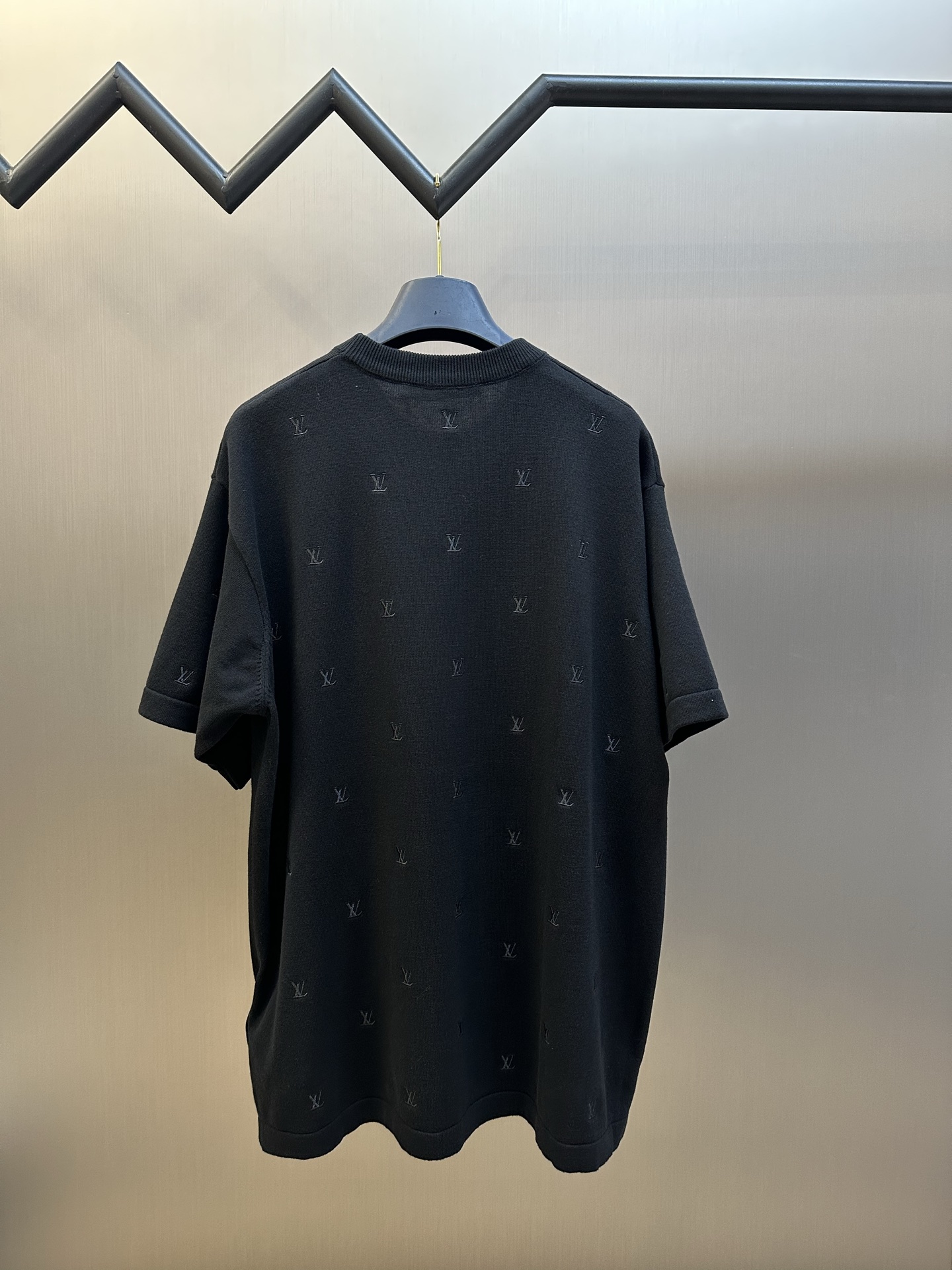 루이비통(LV) 자수 레터링 니트 반팔 의류