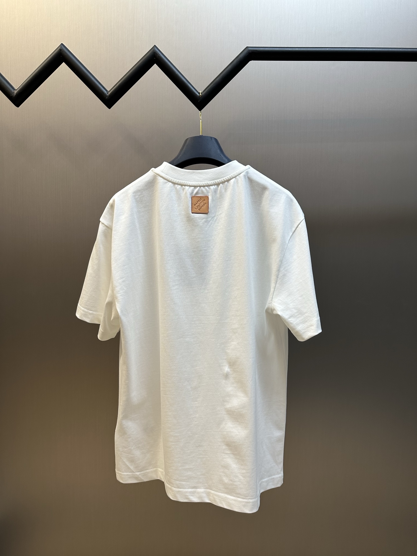 루이비통(LV) 애니멀 자수 크루넥 반팔 티셔츠 의류