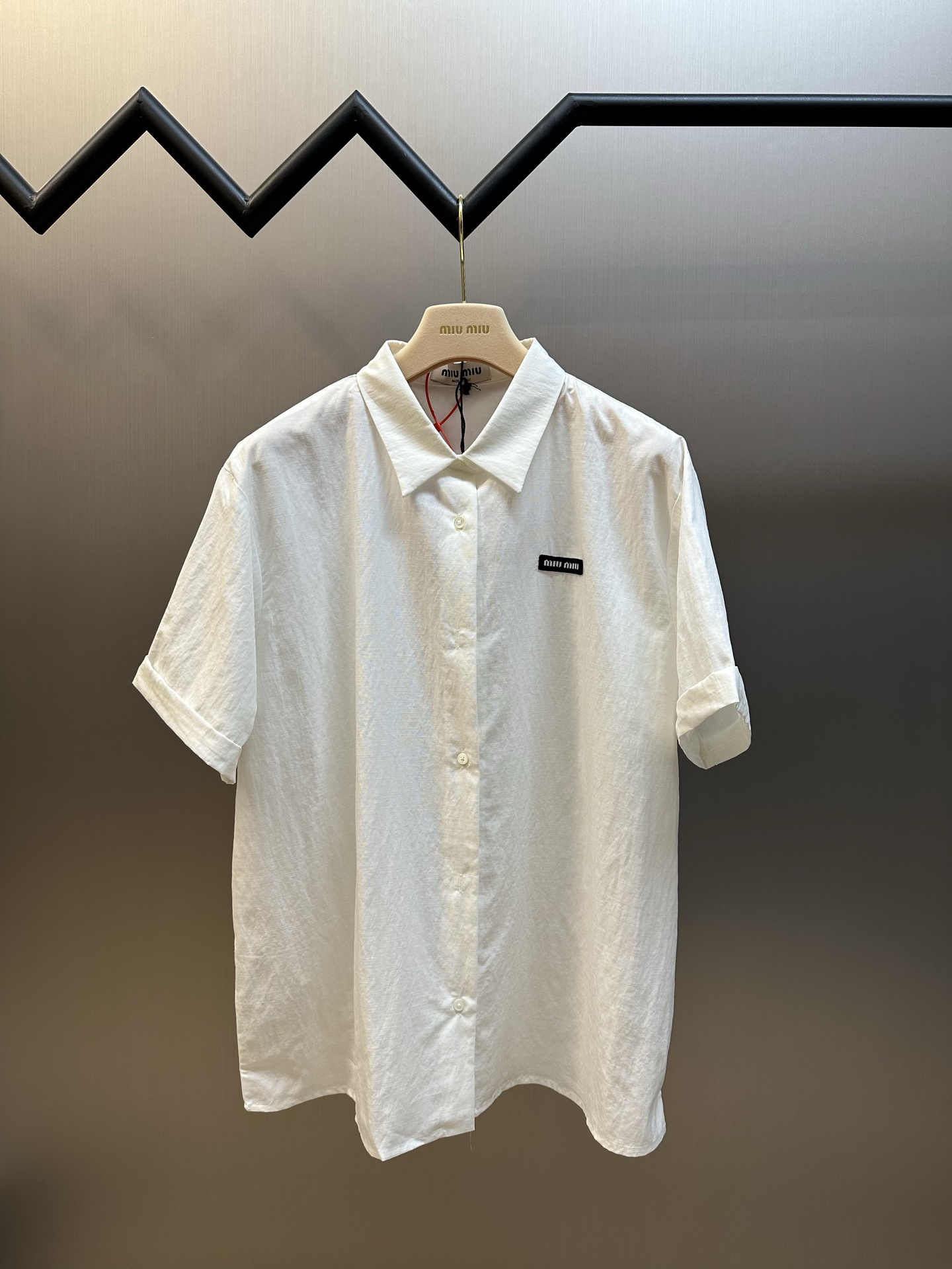 미우미우(MiuMiu) 로고 자수 반소매 셔츠 의류