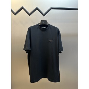 프라다(PRADA) 메탈 로고 라운드넥 반팔 의류