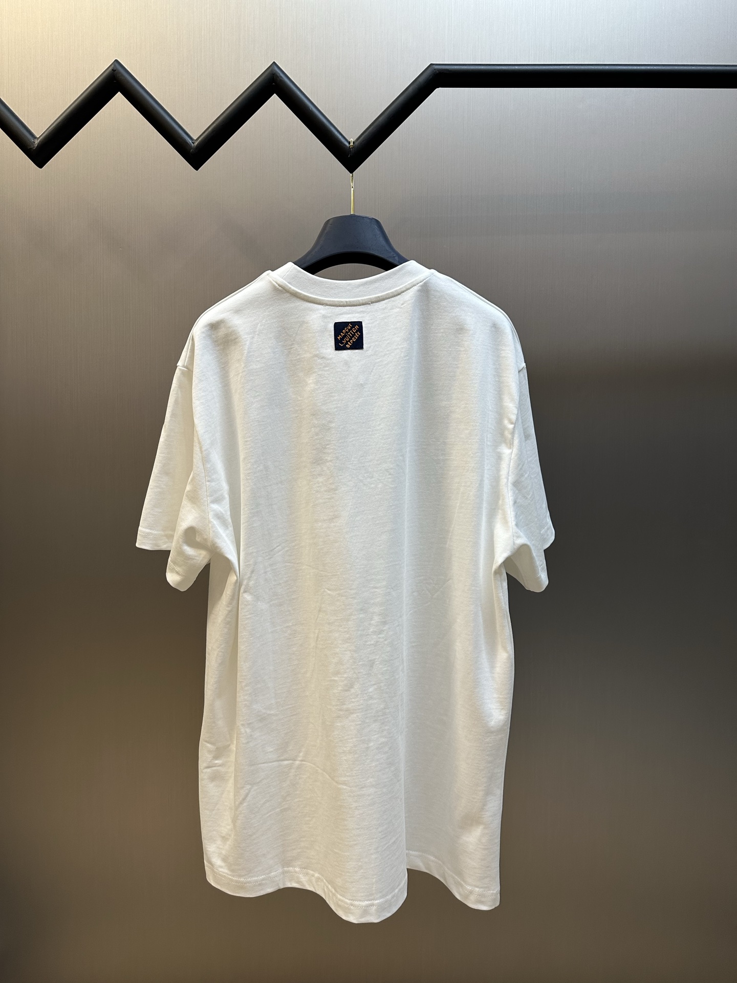 루이비통(LV) 시그니처 로고 자수 반팔 티셔츠 의류