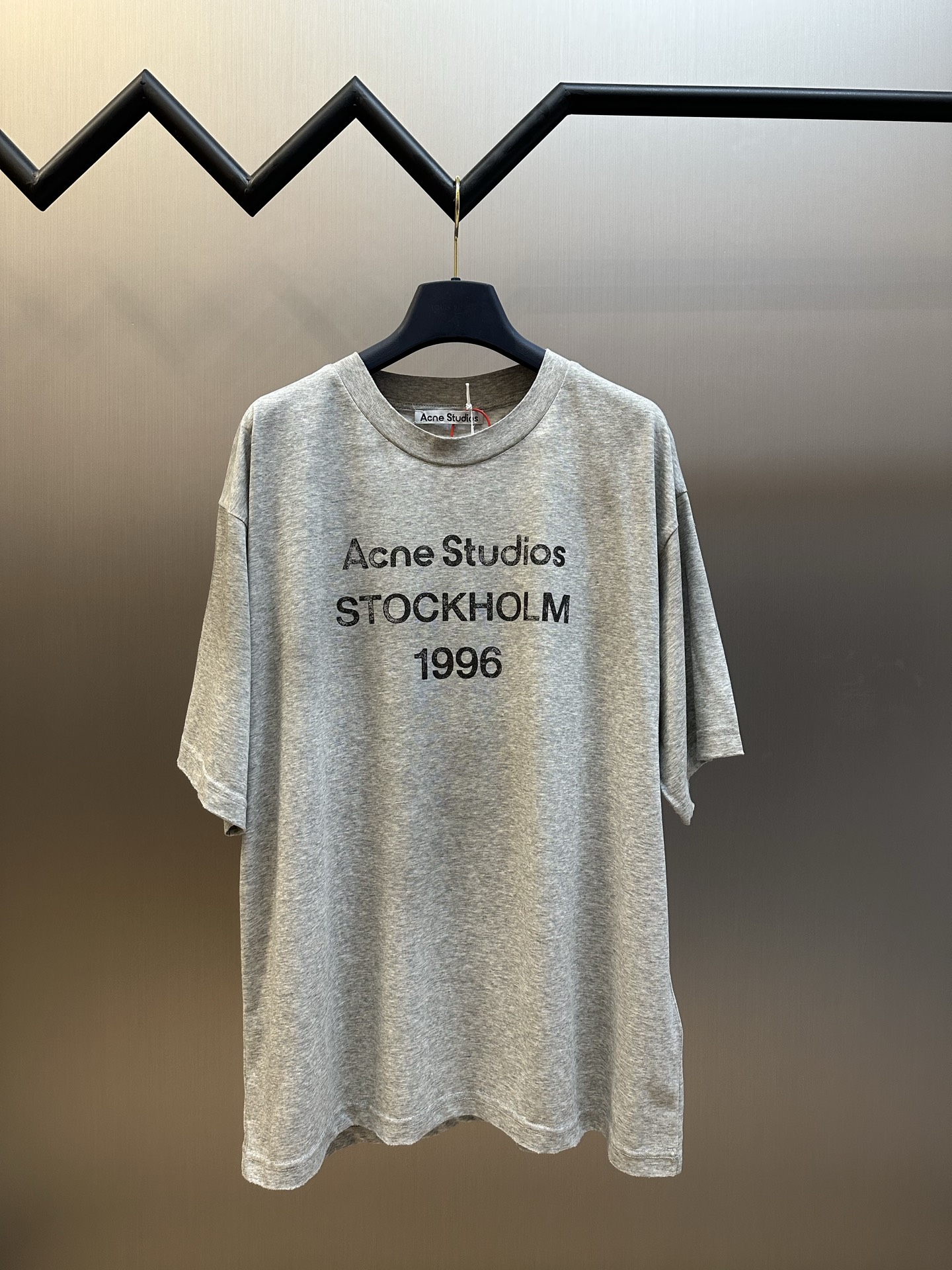 아크네(Acne studios) 스프레이 워싱 로고 반팔 의류