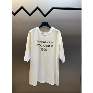 아크네(Acne studios) 스프레이 워싱 로고 반팔 의류