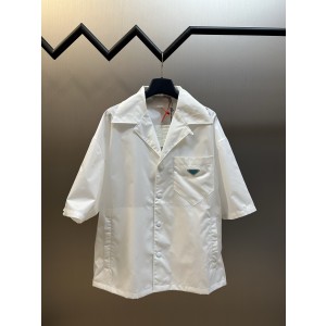 프라다(PRADA) 삼각 로고 반팔 셔츠 의류