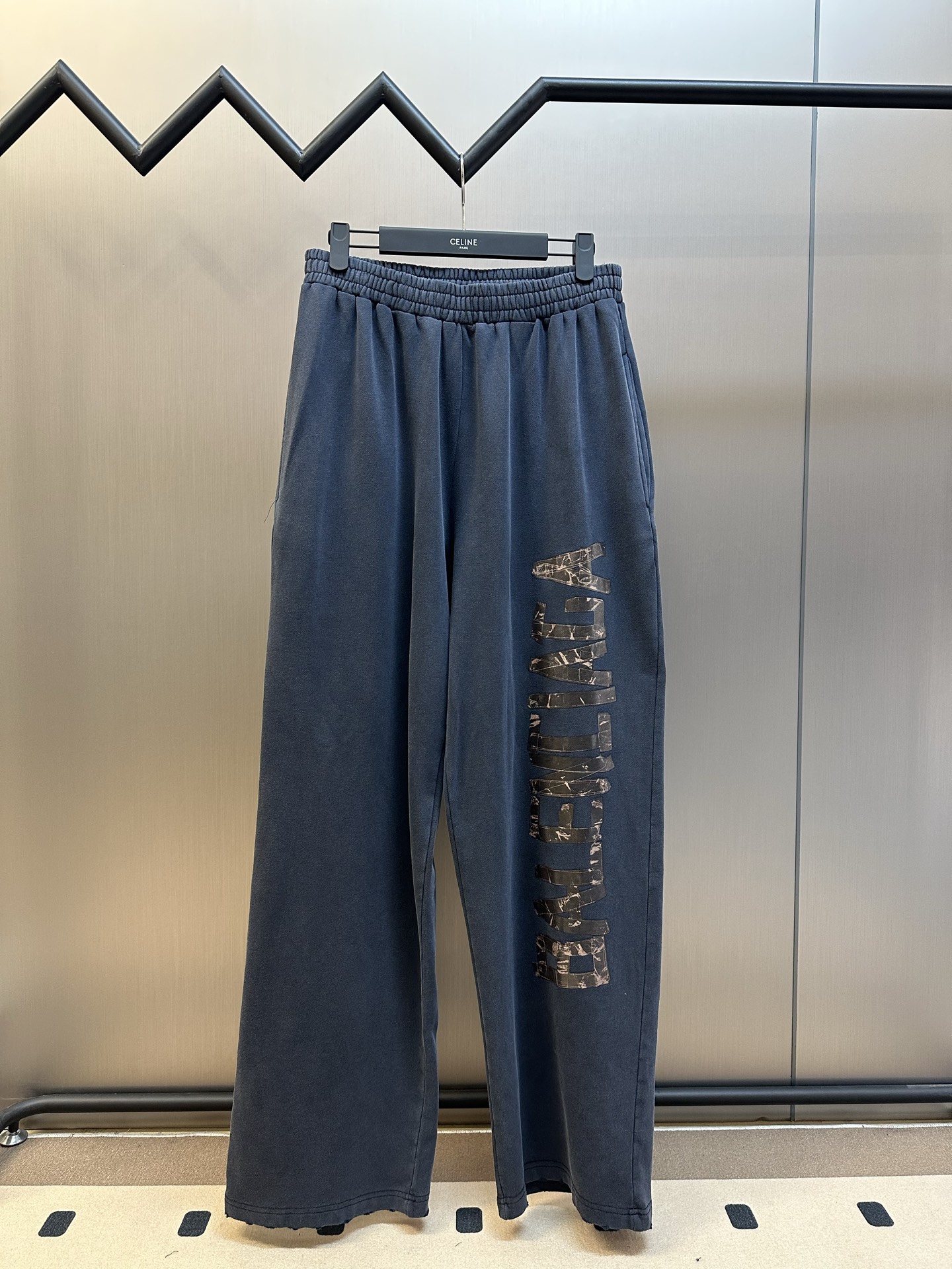 발렌시아가(Balenciaga) 테이프 레터링 빈티지 팬츠 의류