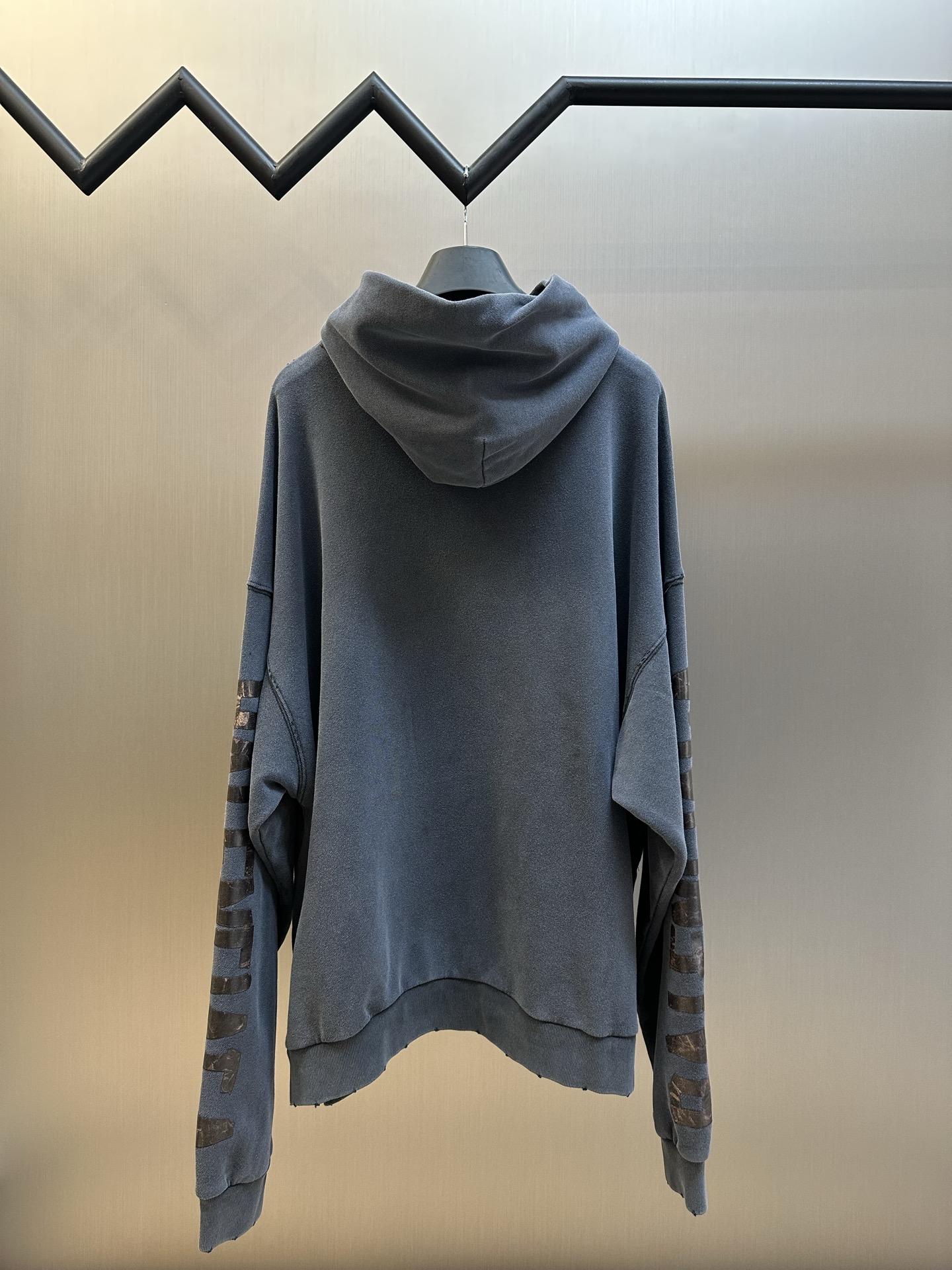 발렌시아가(Balenciaga) 데미지 포켓 후디 의류