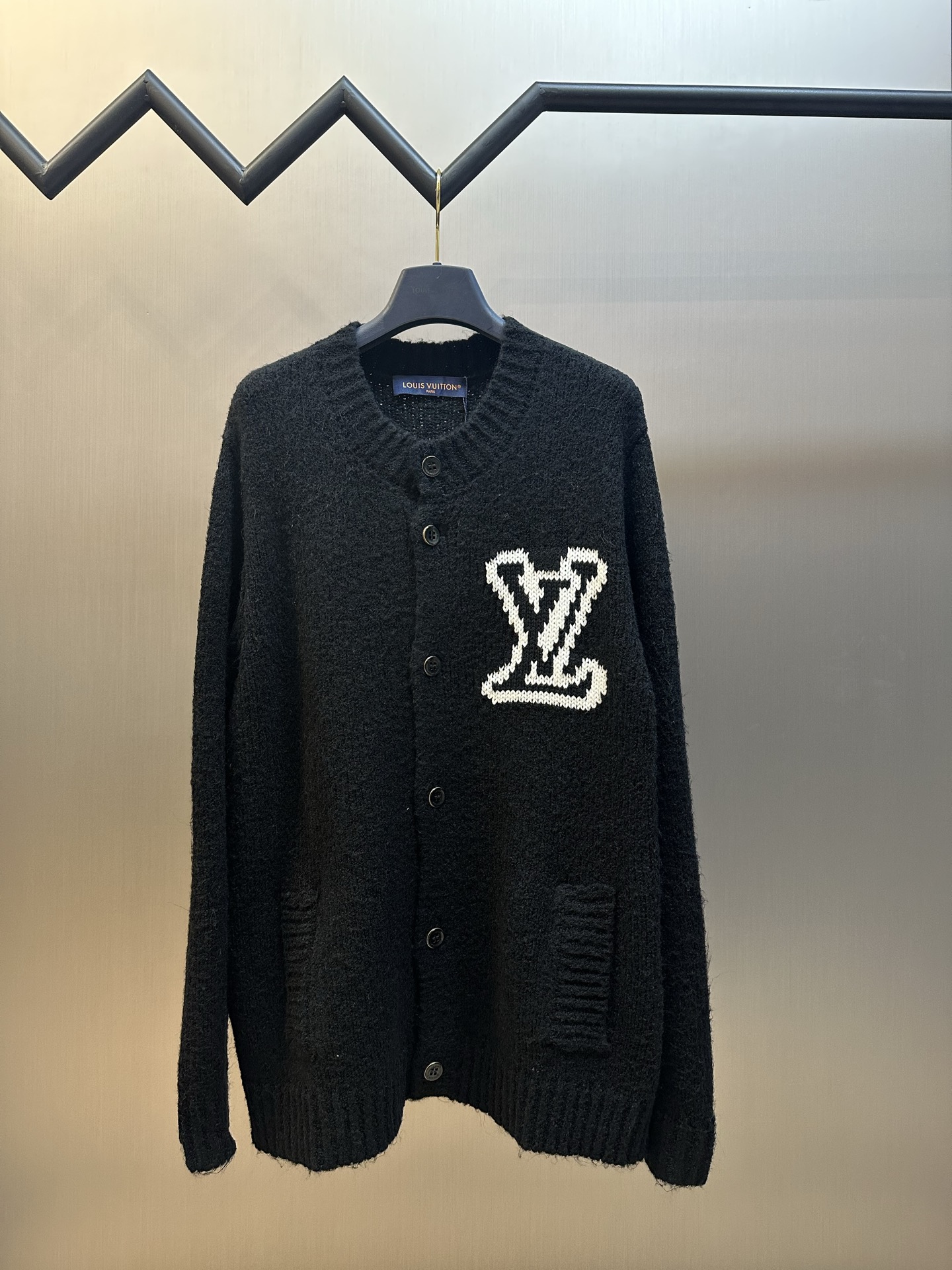 루이비통(LV) 시그니처 가디건 니트 의류