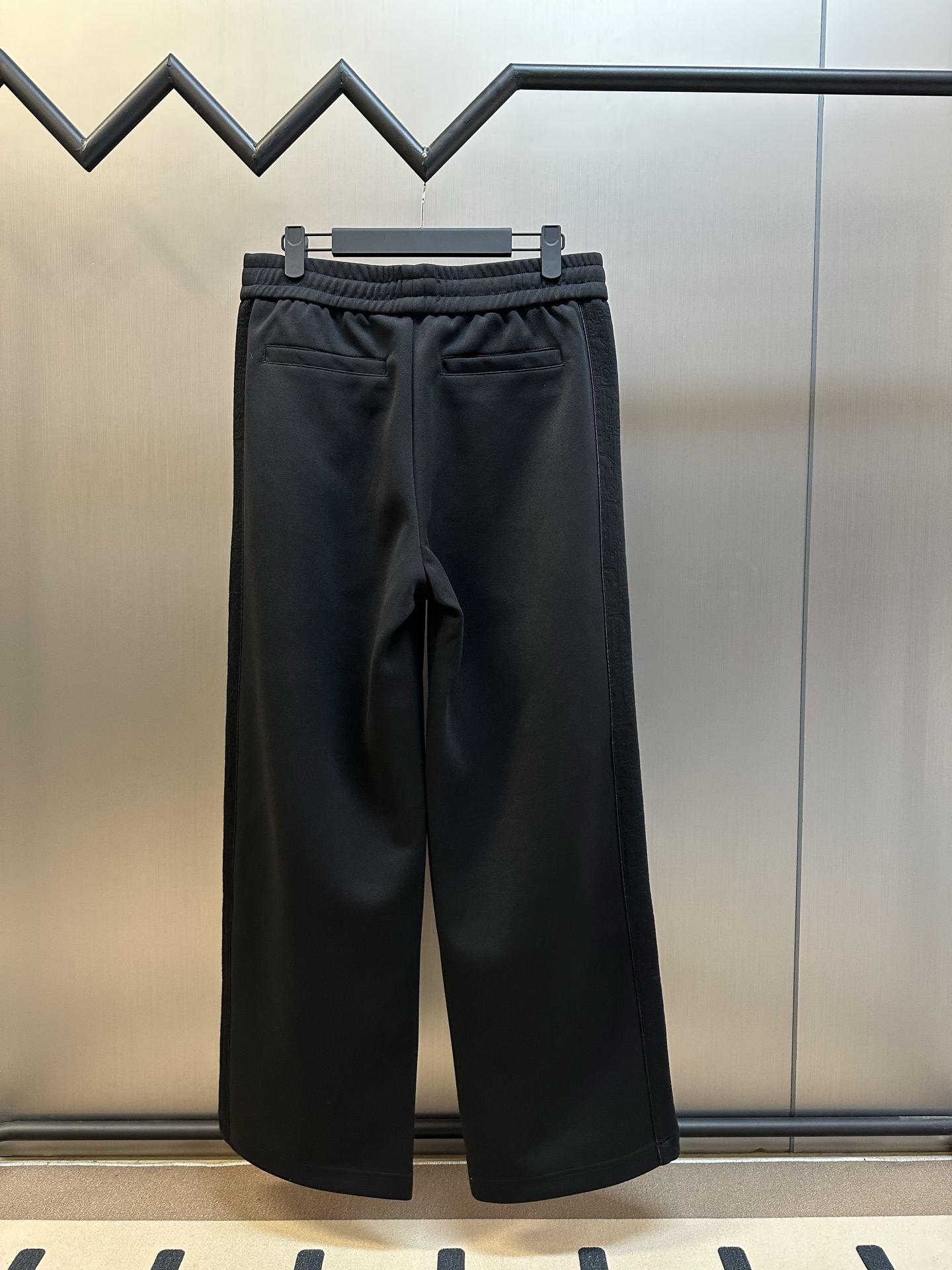 디올(DIOR) 오블리크 패널 캐주얼 팬츠