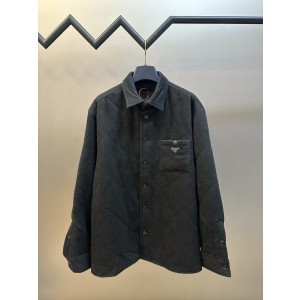 프라다(PRADA) 삼각 로고 칼라 패딩 재킷 의류