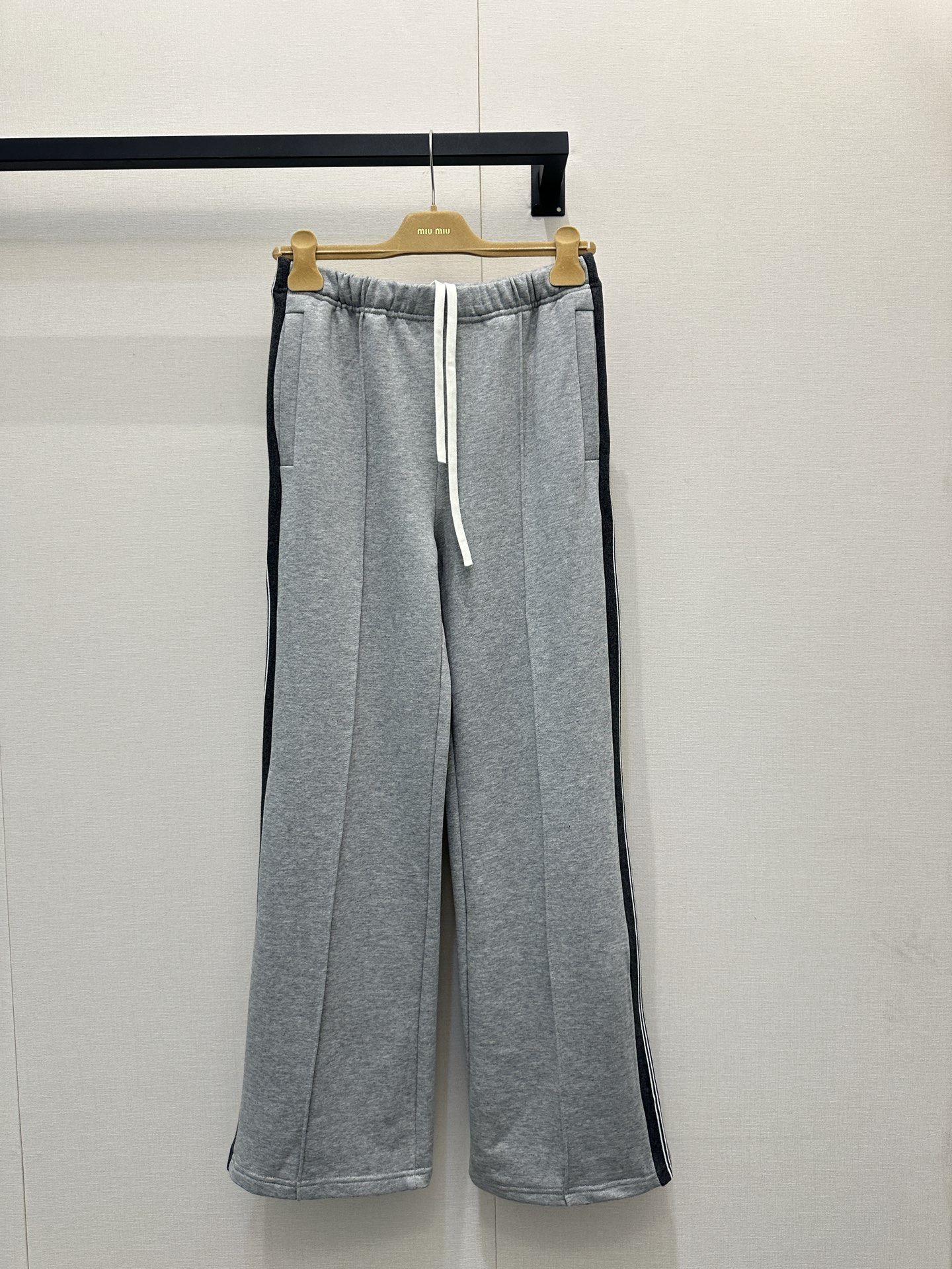 miumiu 미우미우 사이드 라인 와이드 트레이닝 팬츠 바지 의류