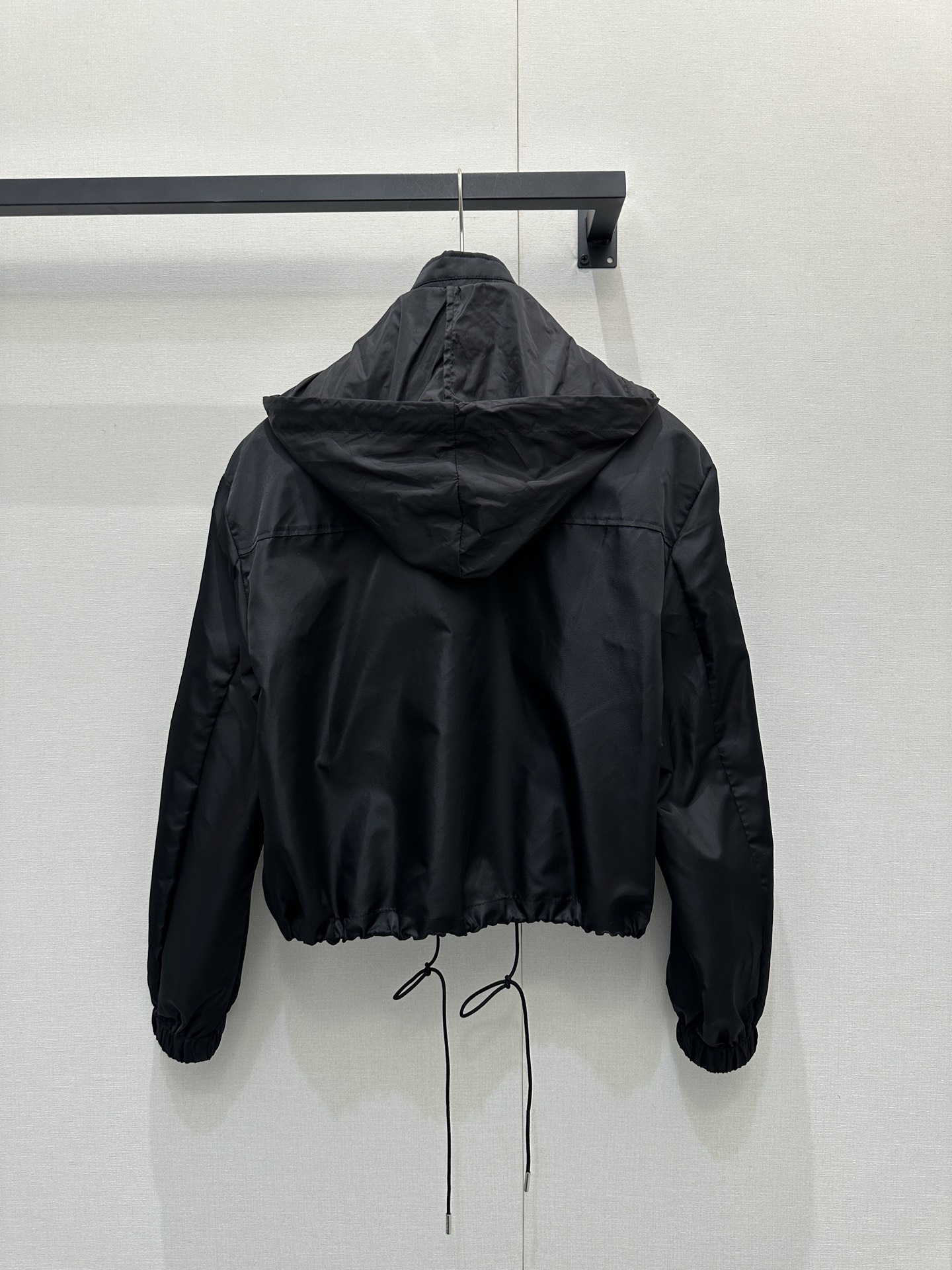 Prada 프라다 리나일론 크롭 드로스트링 바람막이 후드 자켓 재킷 의류