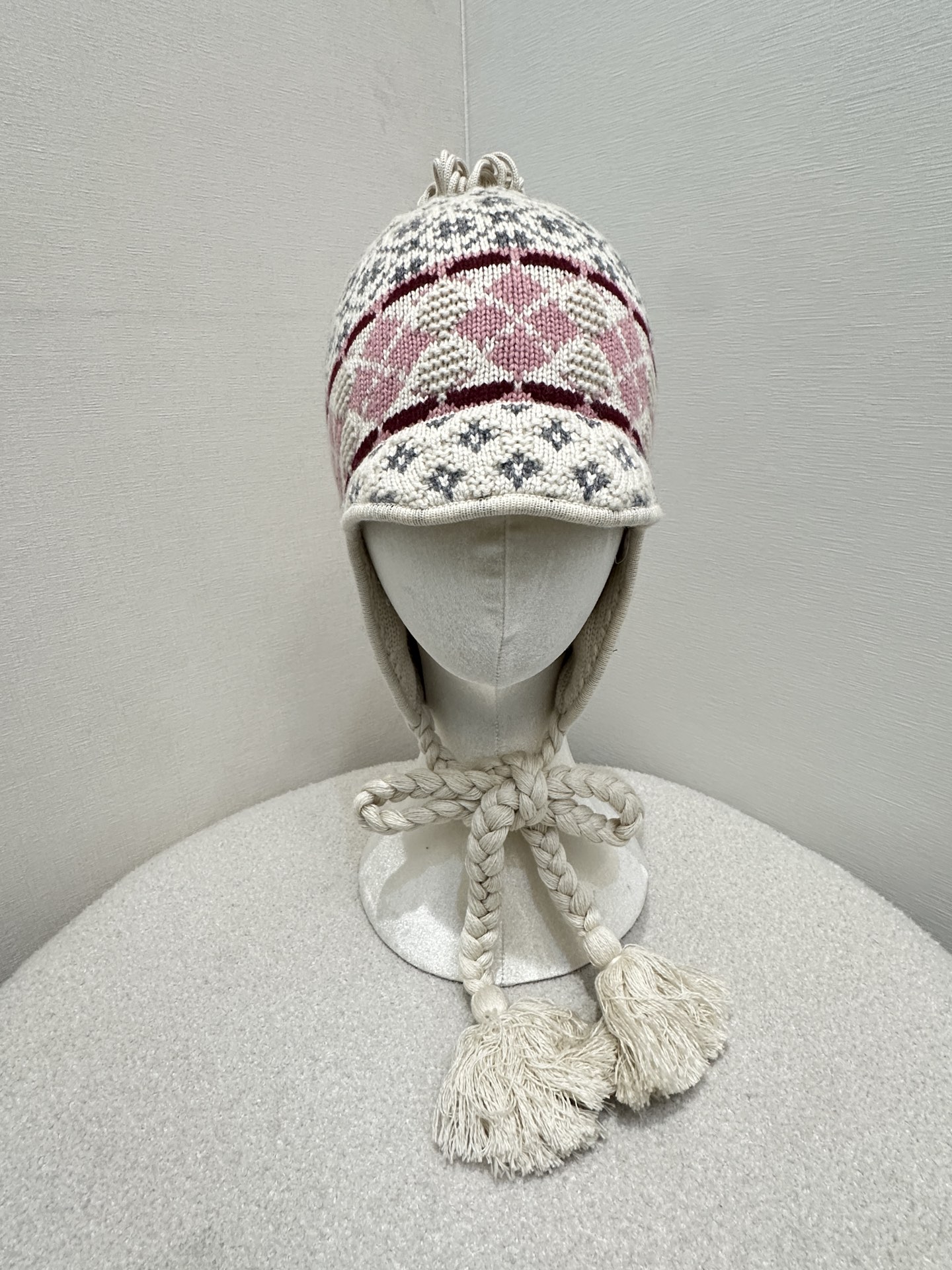 MiuMiu 미우미우 페어아일 테슬 비니 모자