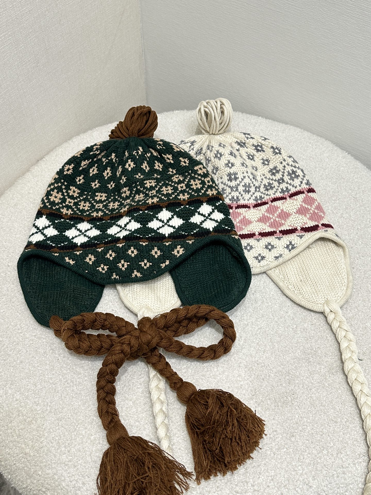 MiuMiu 미우미우 페어아일 테슬 비니 모자