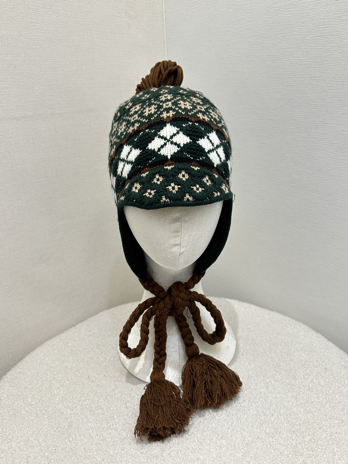 MiuMiu 미우미우 페어아일 테슬 비니 모자