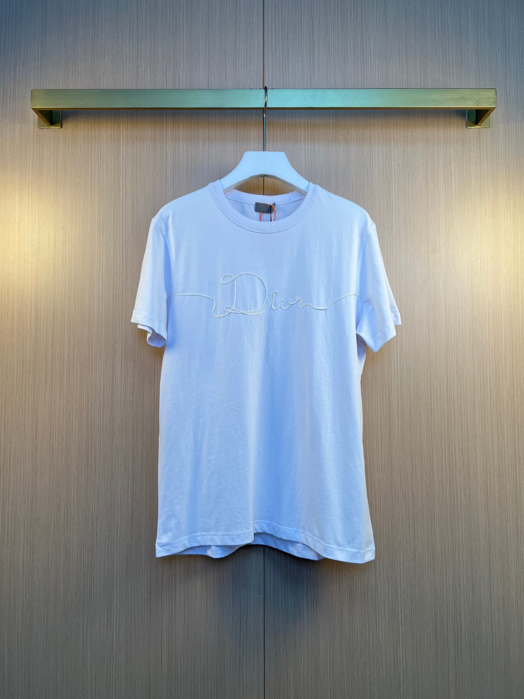 디올(DIOR) 리본 자수 반소매 티셔츠 의류