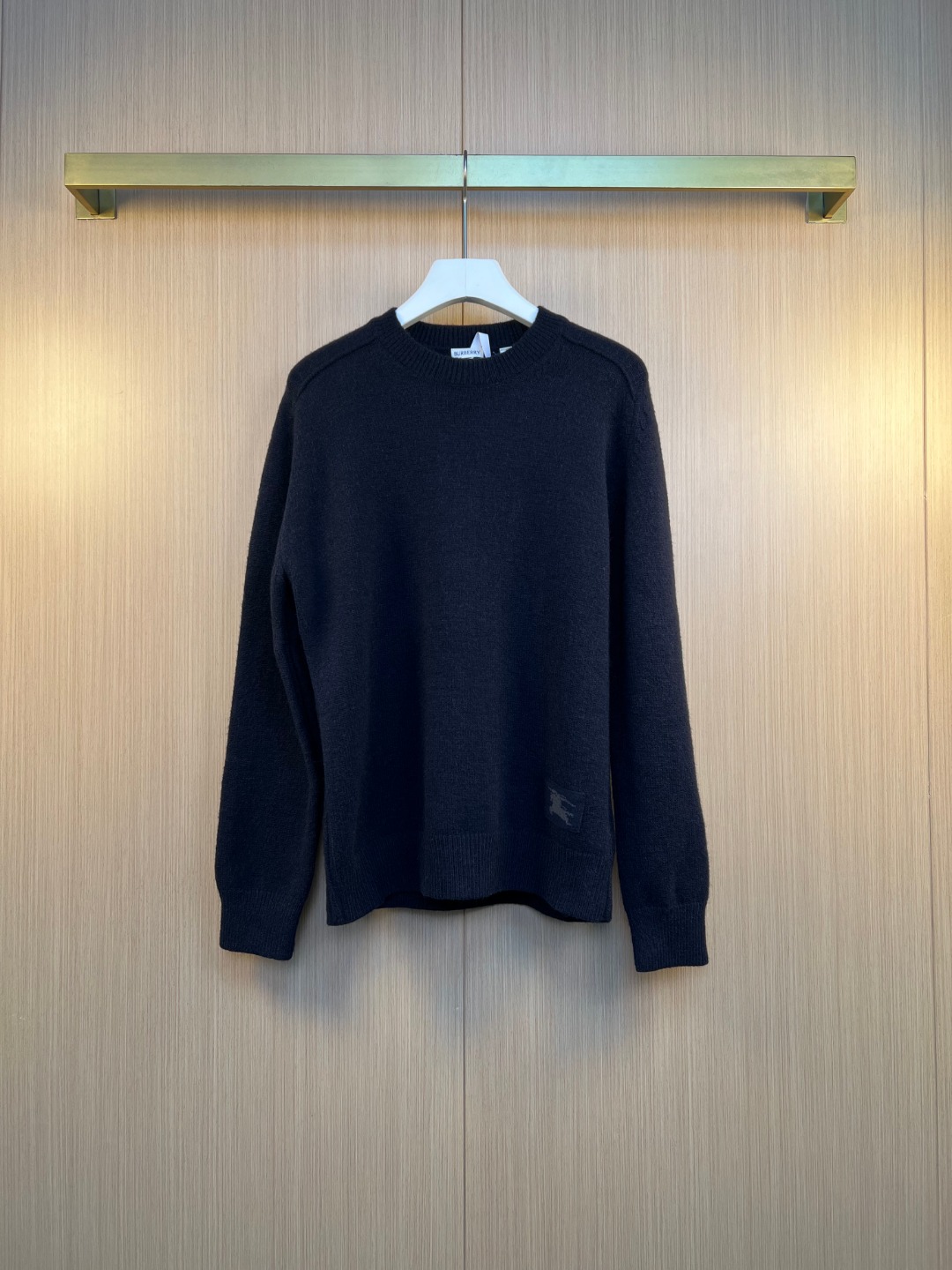 버버리(BURBERRY) 솔리드 컬러 라운드넥 캐시미어 니트 스웨터 의류