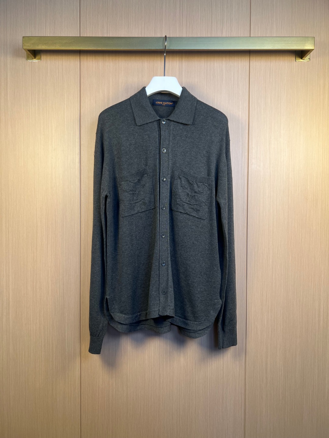 루이비통(LV) 솔리드 로고 롱슬리브 니트 의류