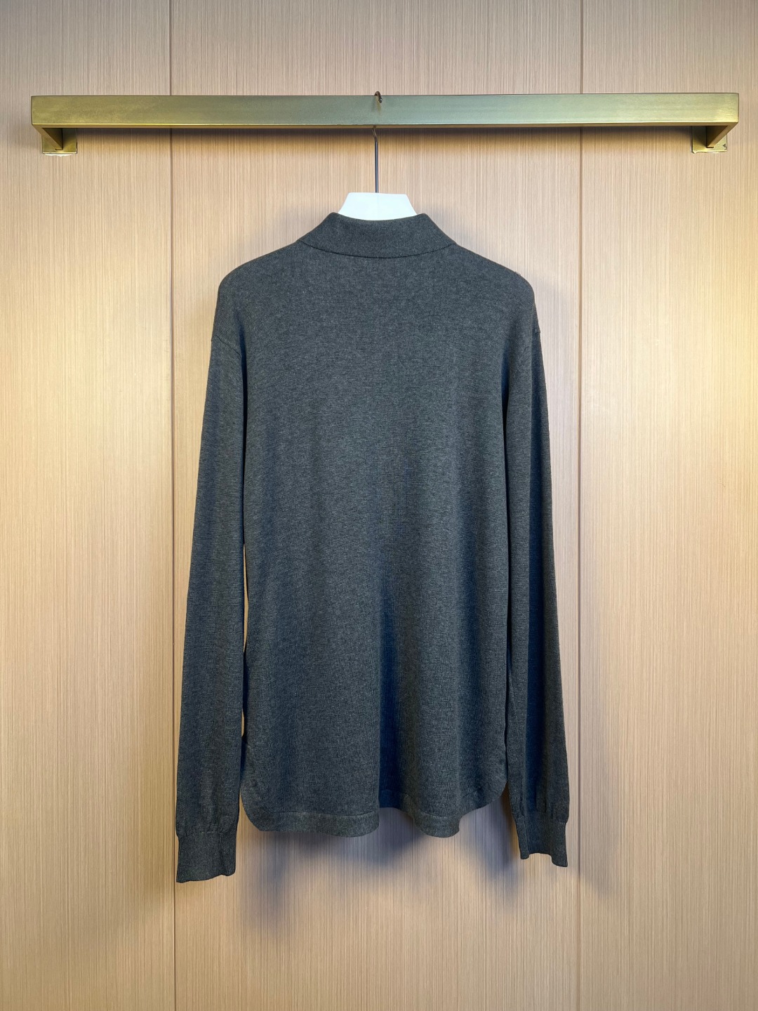 루이비통(LV) 솔리드 로고 롱슬리브 니트 의류