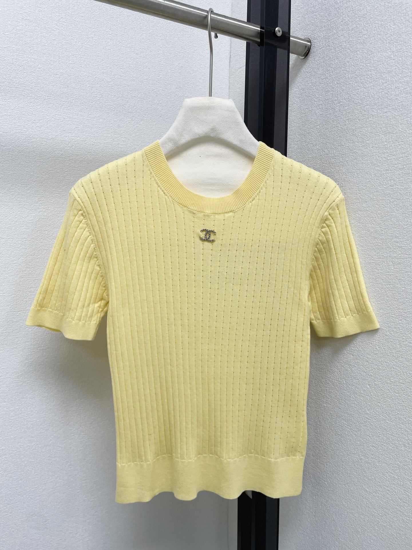 Chanel 샤넬 스트라이프 메탈 로고 반팔 니트 의류