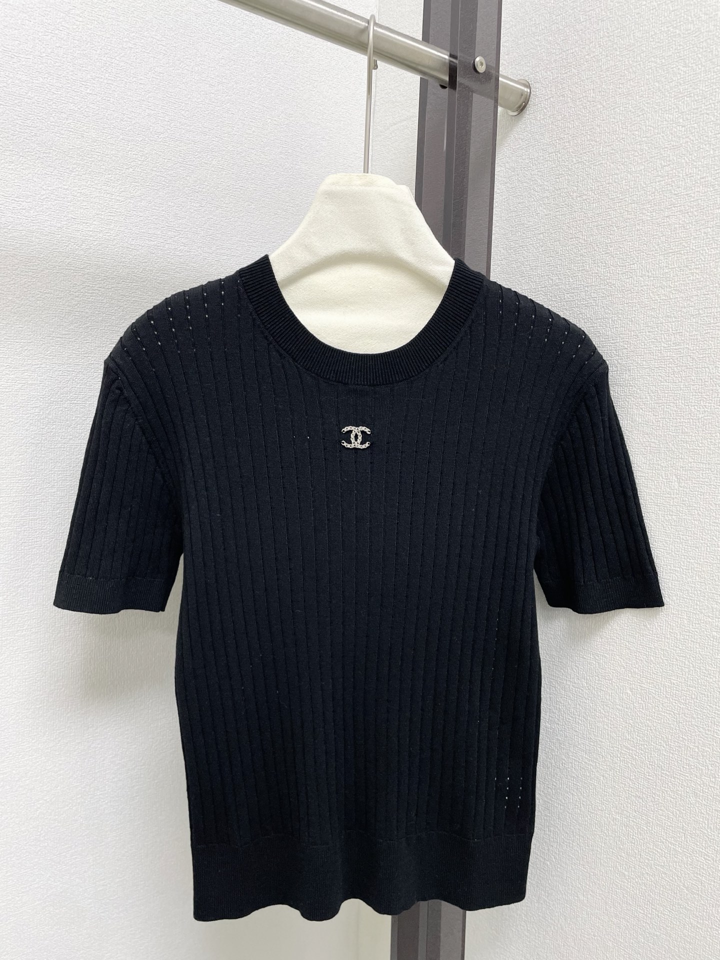 Chanel 샤넬 스트라이프 메탈 로고 반팔 니트 의류