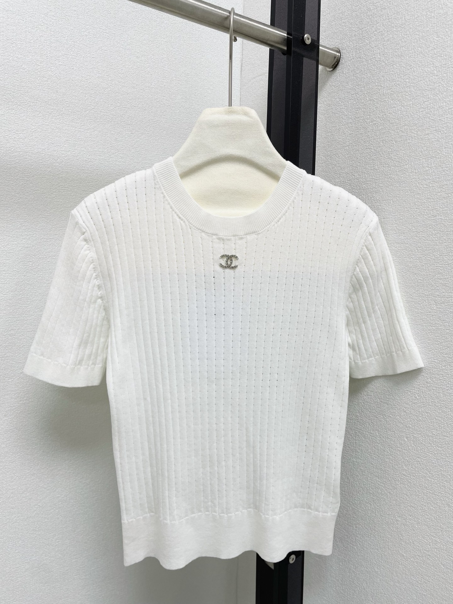 Chanel 샤넬 스트라이프 메탈 로고 반팔 니트 의류