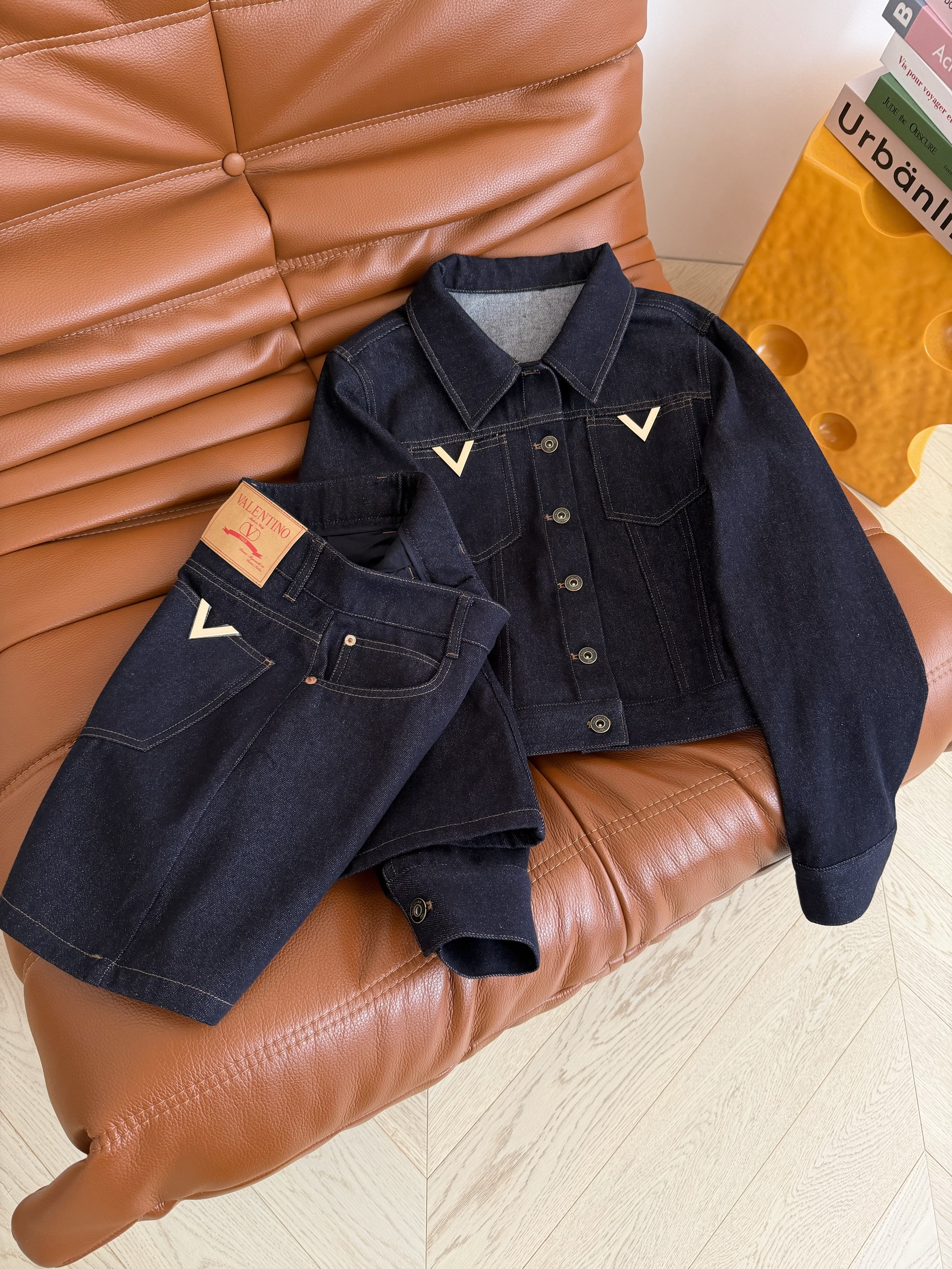 Valentino 발렌티노 V 메탈 버클 데님 투피스 세트 자켓 재킷 + 스커트 치마 셋업 의류