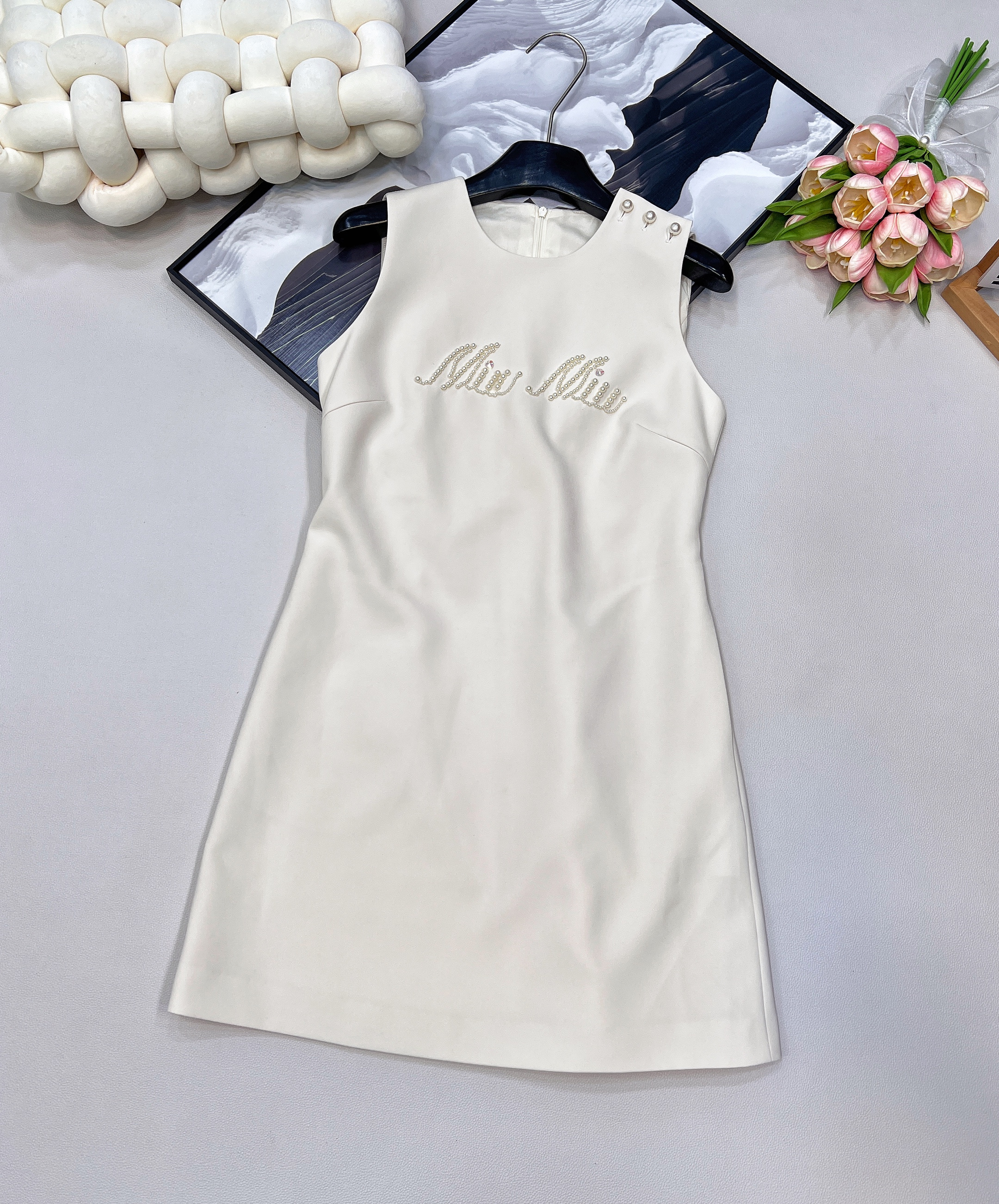 miumiu 미우미우 진주 비딩 로고 민소매 원피스 의류