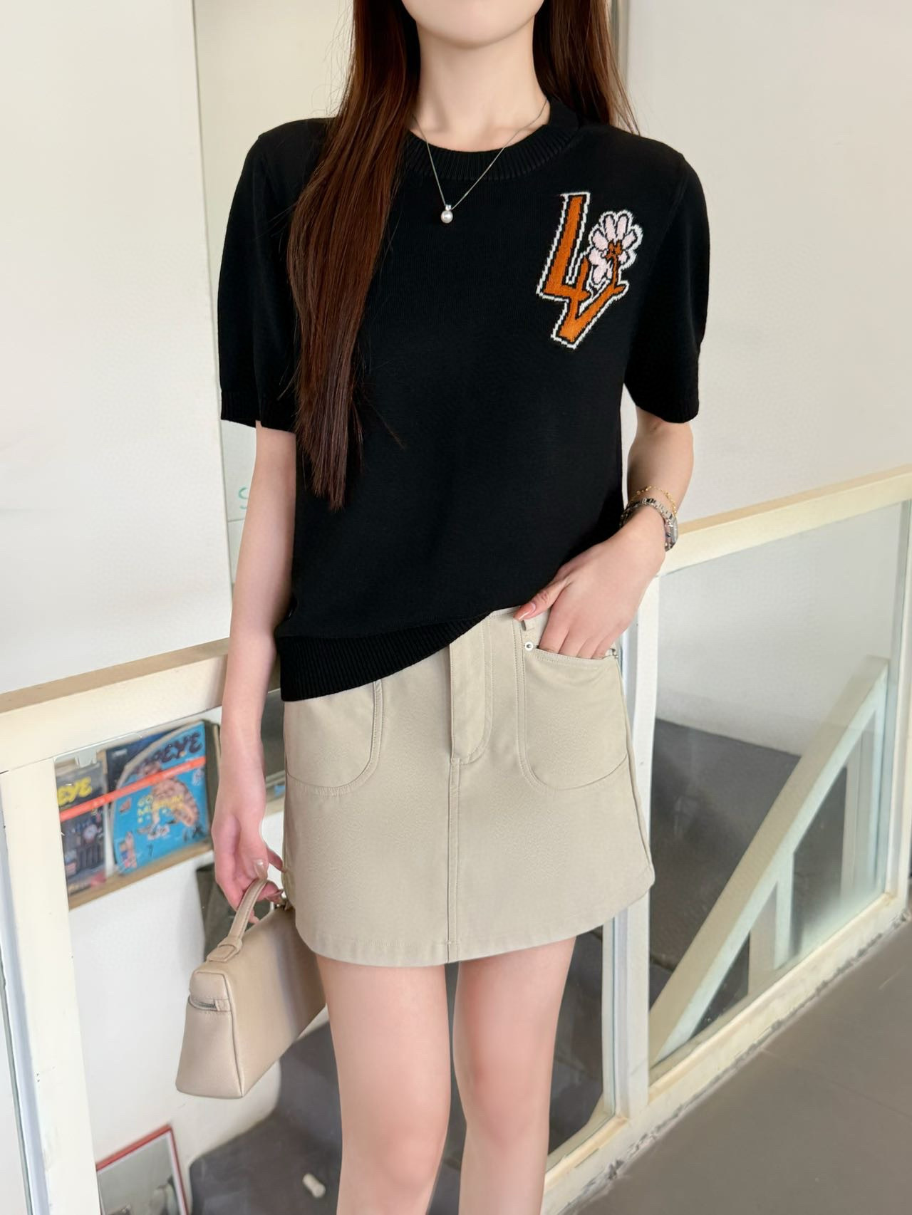 Louis Vuitton(루이비통) LV 플라워 자수 니트 반팔 의류