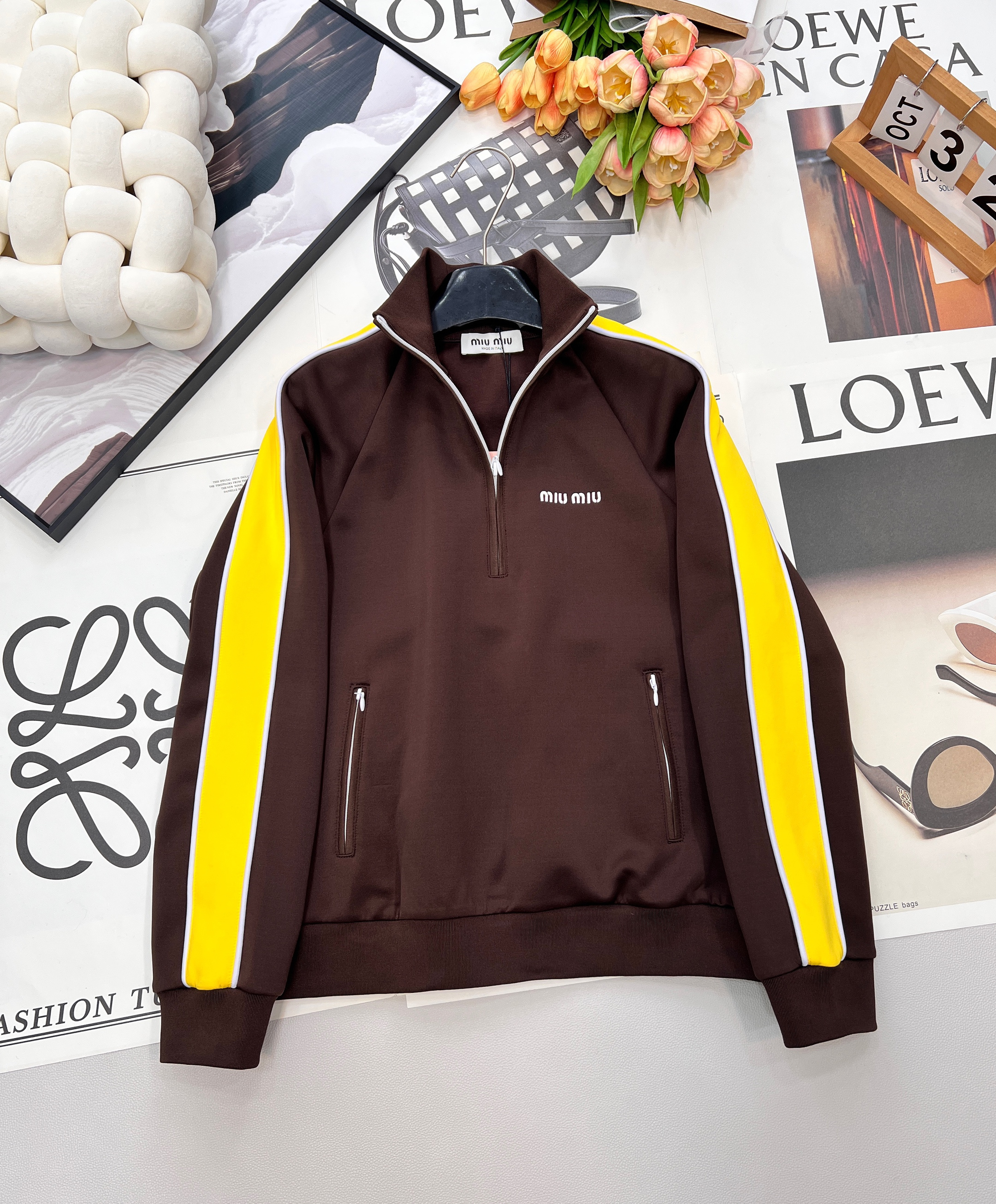 miumiu 미우미우 로고 자수 사이드 라인 하프 집업 스웨트셔츠 의류