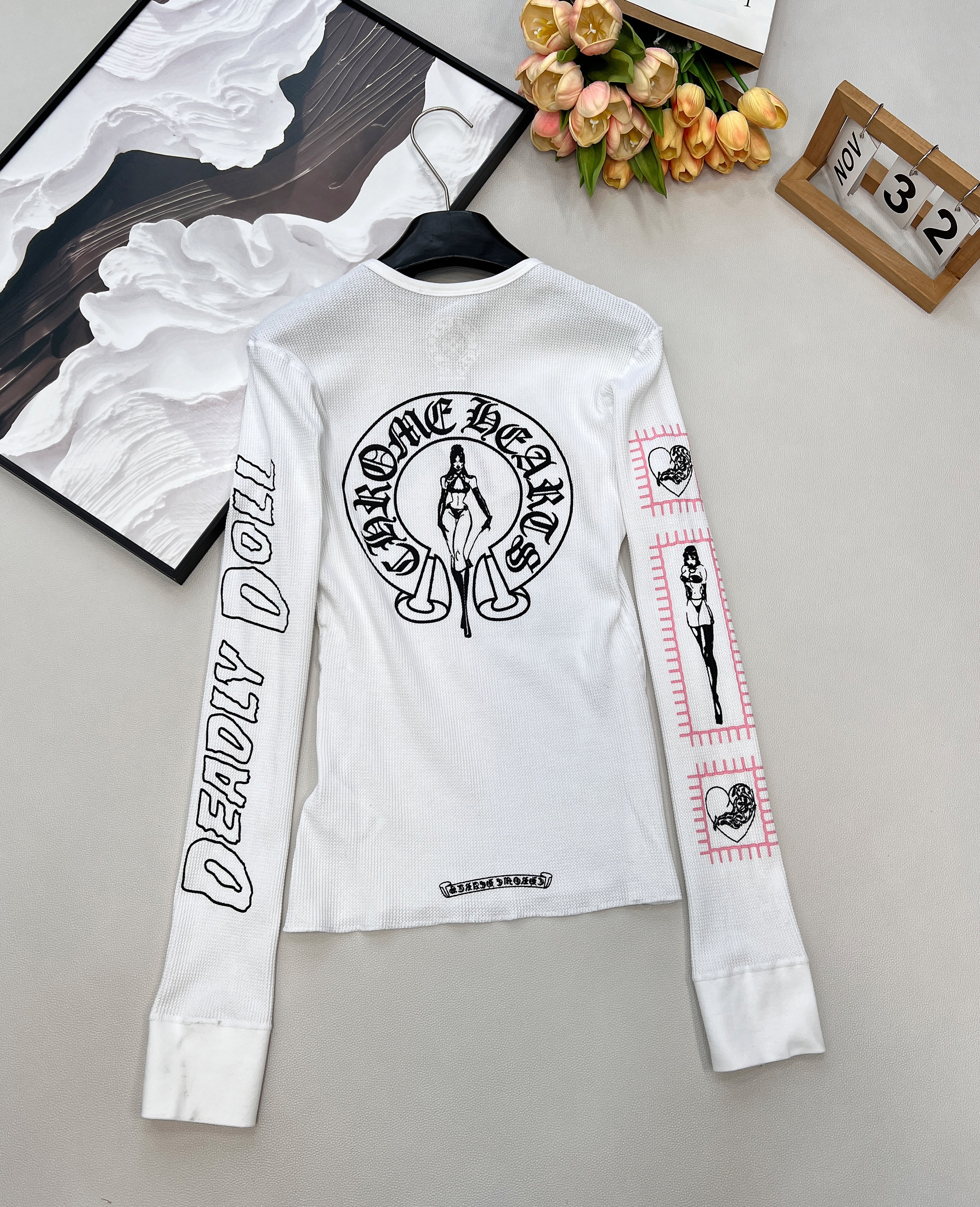 크롬하츠(Chrome Hearts)마르티스 롱슬리브  홀스슈 범어(Sanskrit) 정핏 롱 긴팔 티셔츠 의류