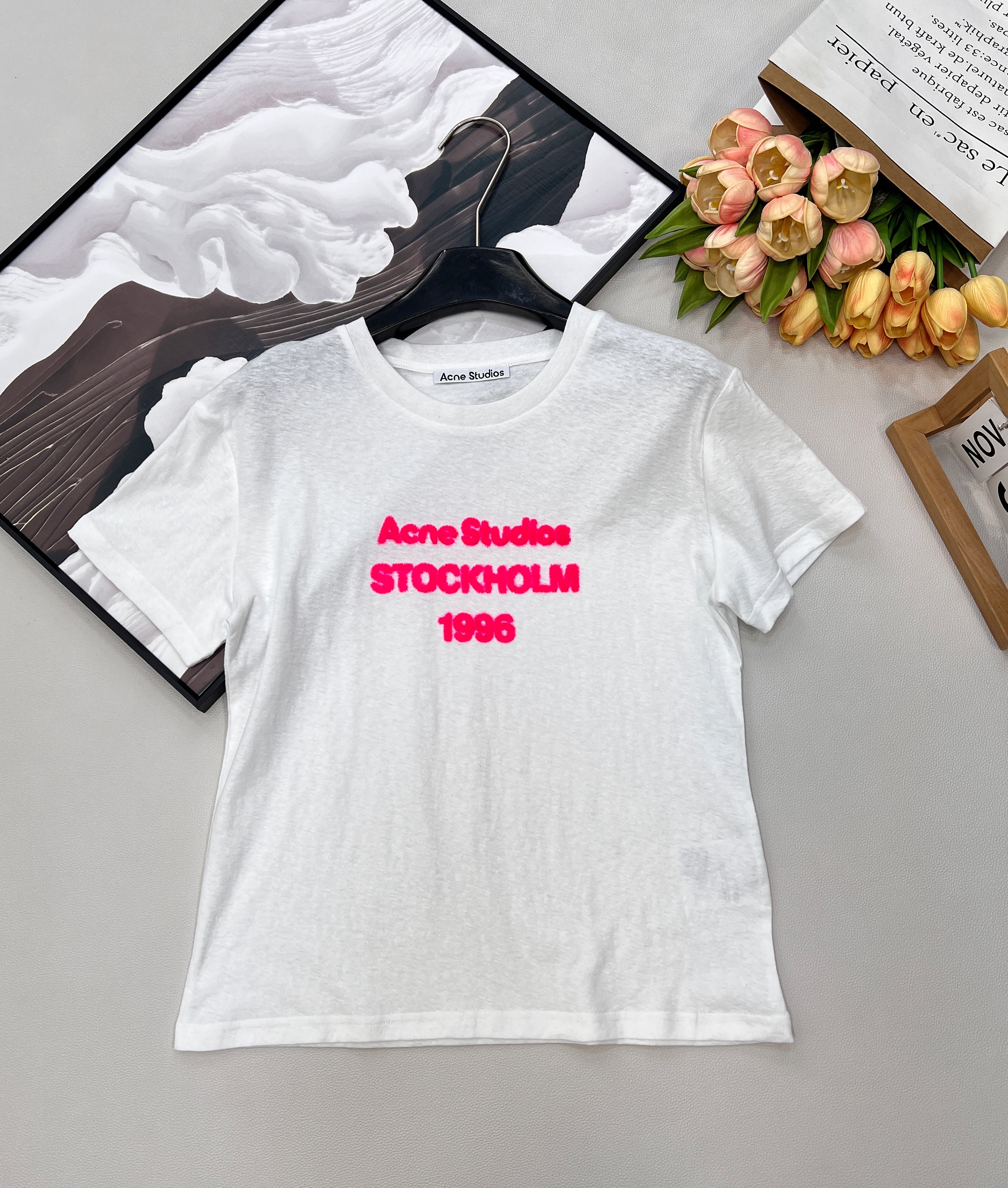 아크네 스튜디오(Acne Studios) 1996 입체 로고 크롭 반팔 티셔츠 의류