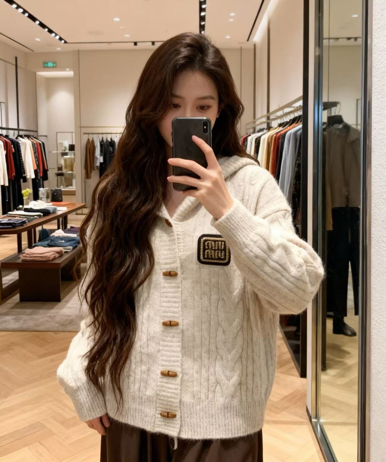 miumiu 미우미우 데일리 포인티드 니트 가디건 의류