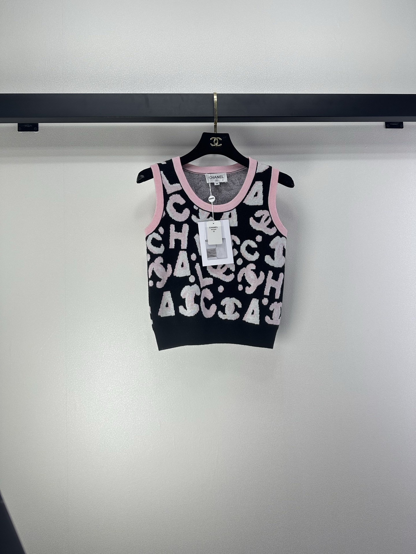 Chanel 샤넬 코코 네쥬(Ski) 스키 컬렉션 엠보 로고 나시 민소매 니트 베스트 의류