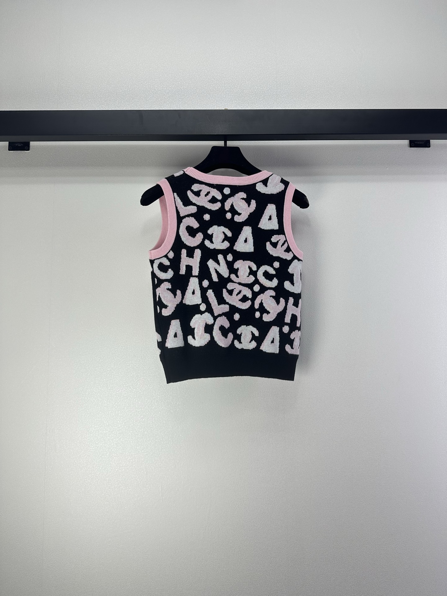 Chanel 샤넬 코코 네쥬(Ski) 스키 컬렉션 엠보 로고 나시 민소매 니트 베스트 의류