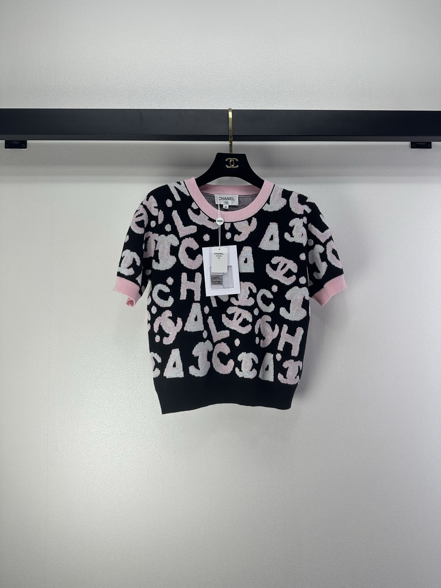 Chanel 샤넬 핑크 앤 화이트 엠보 로고 레터링 니트 반팔 의류