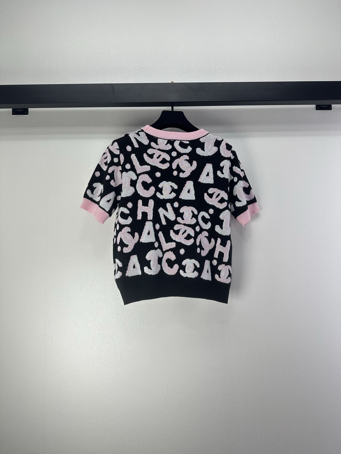 Chanel 샤넬 핑크 앤 화이트 엠보 로고 레터링 니트 반팔 의류