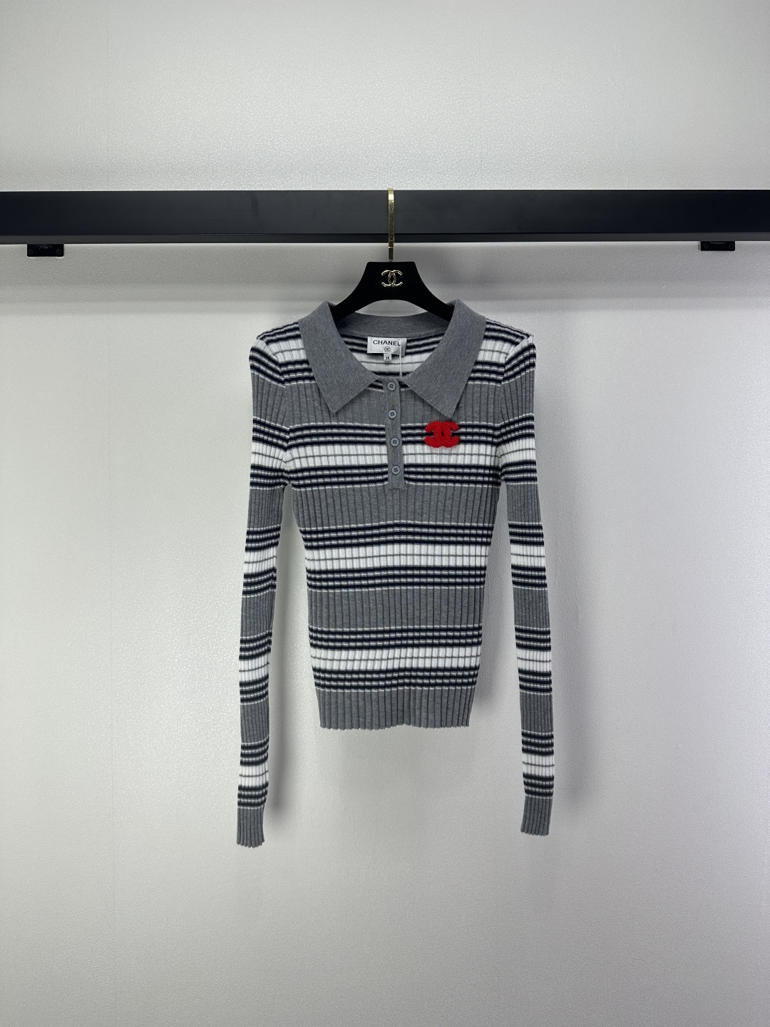 Chanel 샤넬 그레이 스트라이프 레드 플라워 카라 긴팔 니트 의류