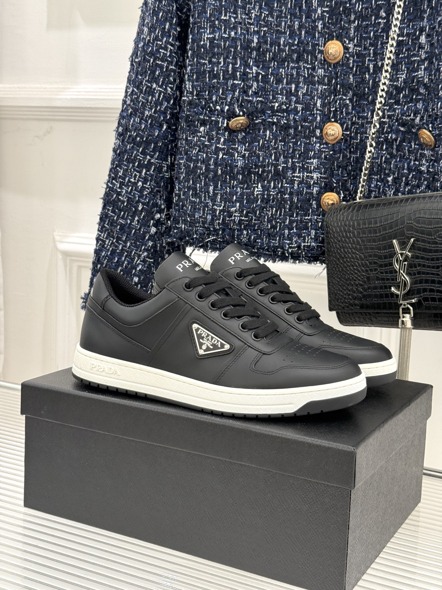 프라다(PRADA) 클래식 트라이앵글 커플 스니커즈 신발