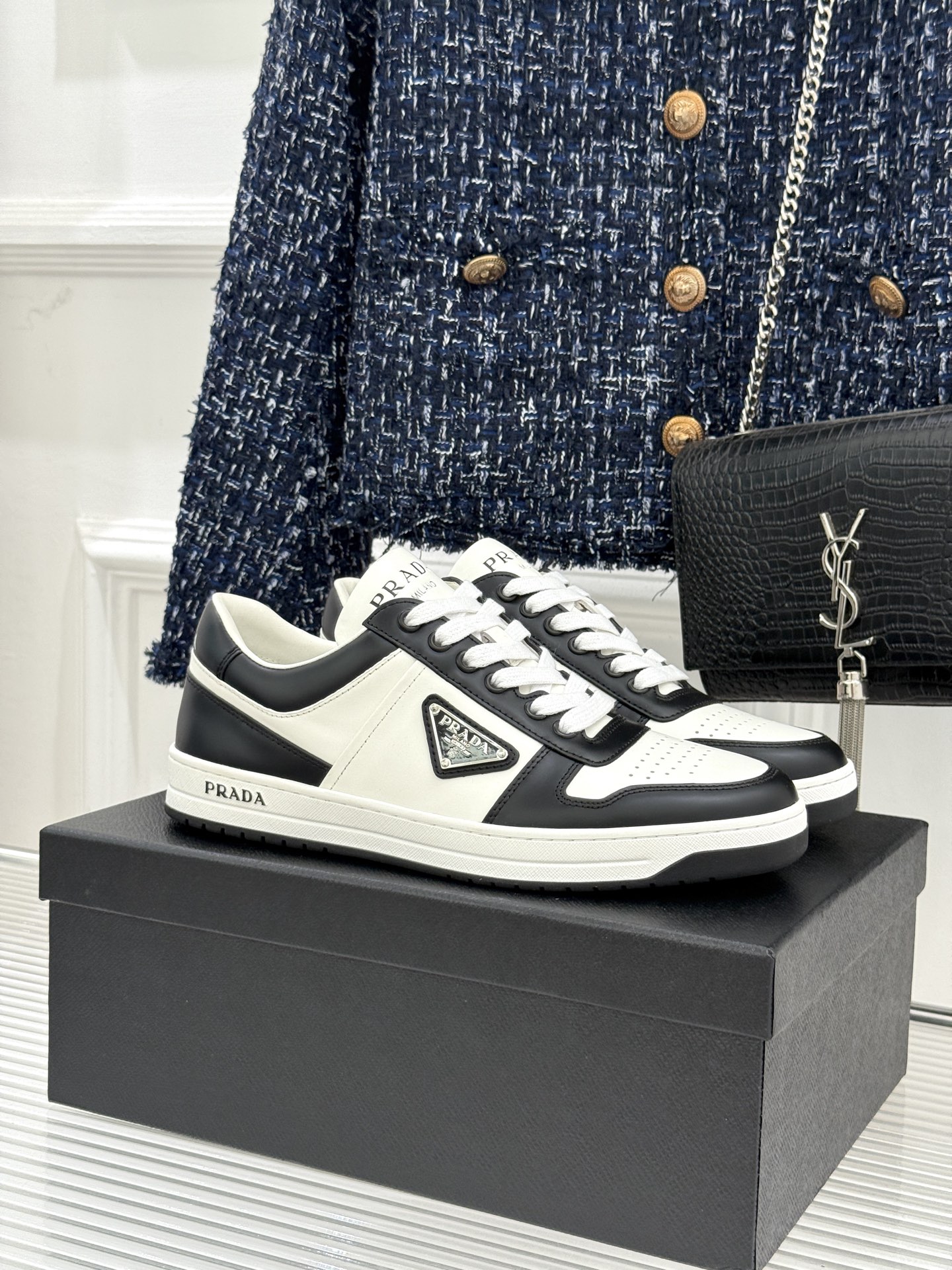 프라다(PRADA) 클래식 트라이앵글 커플 스니커즈 신발