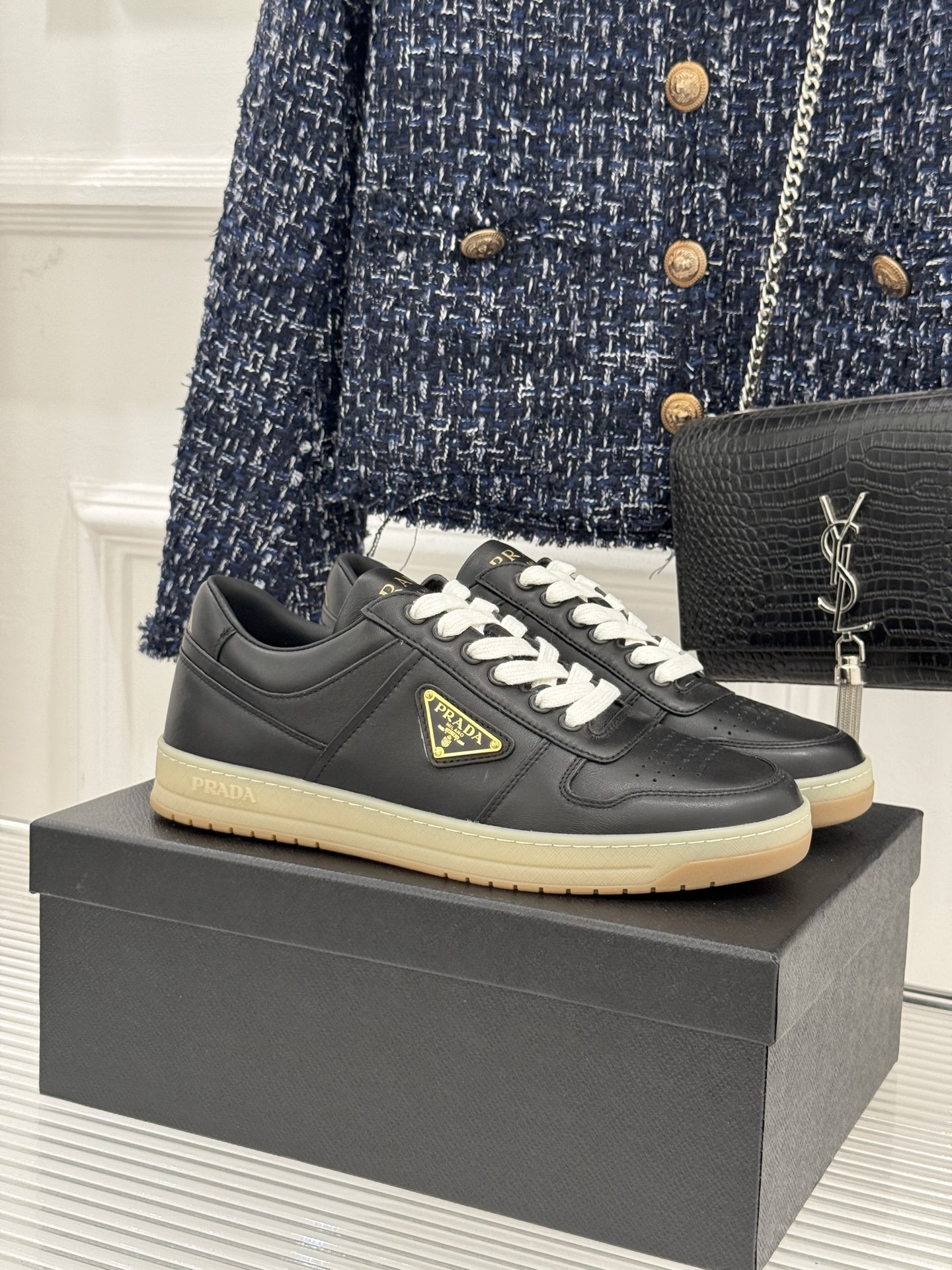 프라다(PRADA) 클래식 트라이앵글 커플 스니커즈 신발