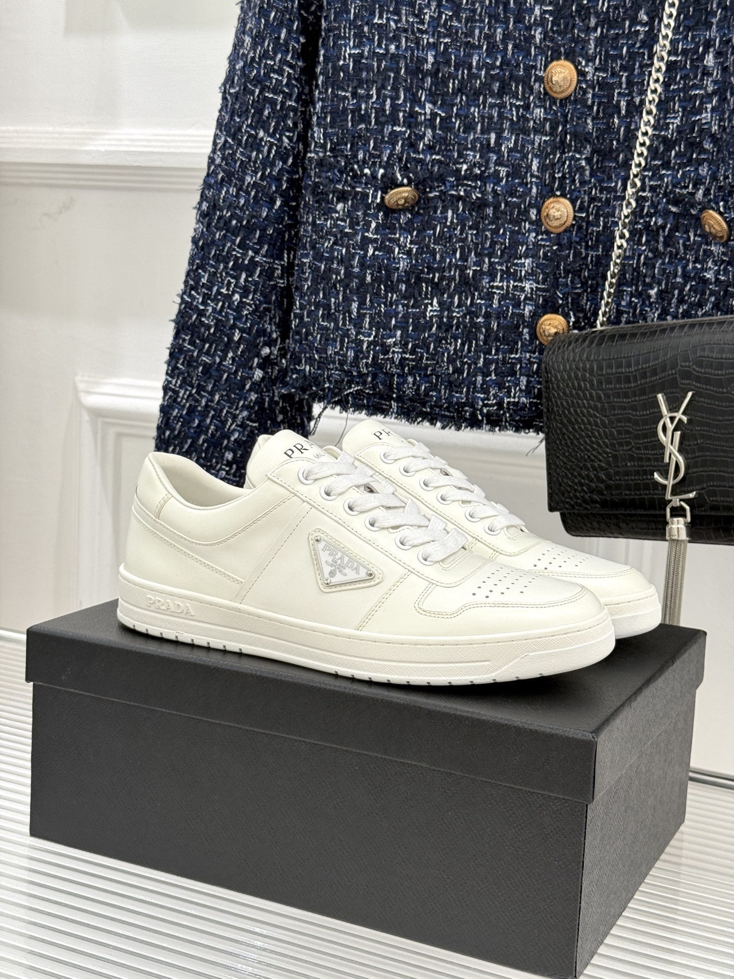 프라다(PRADA) 클래식 트라이앵글 커플 스니커즈 신발