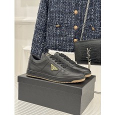 프라다(PRADA) 클래식 트라이앵글 커플 스니커즈 신발