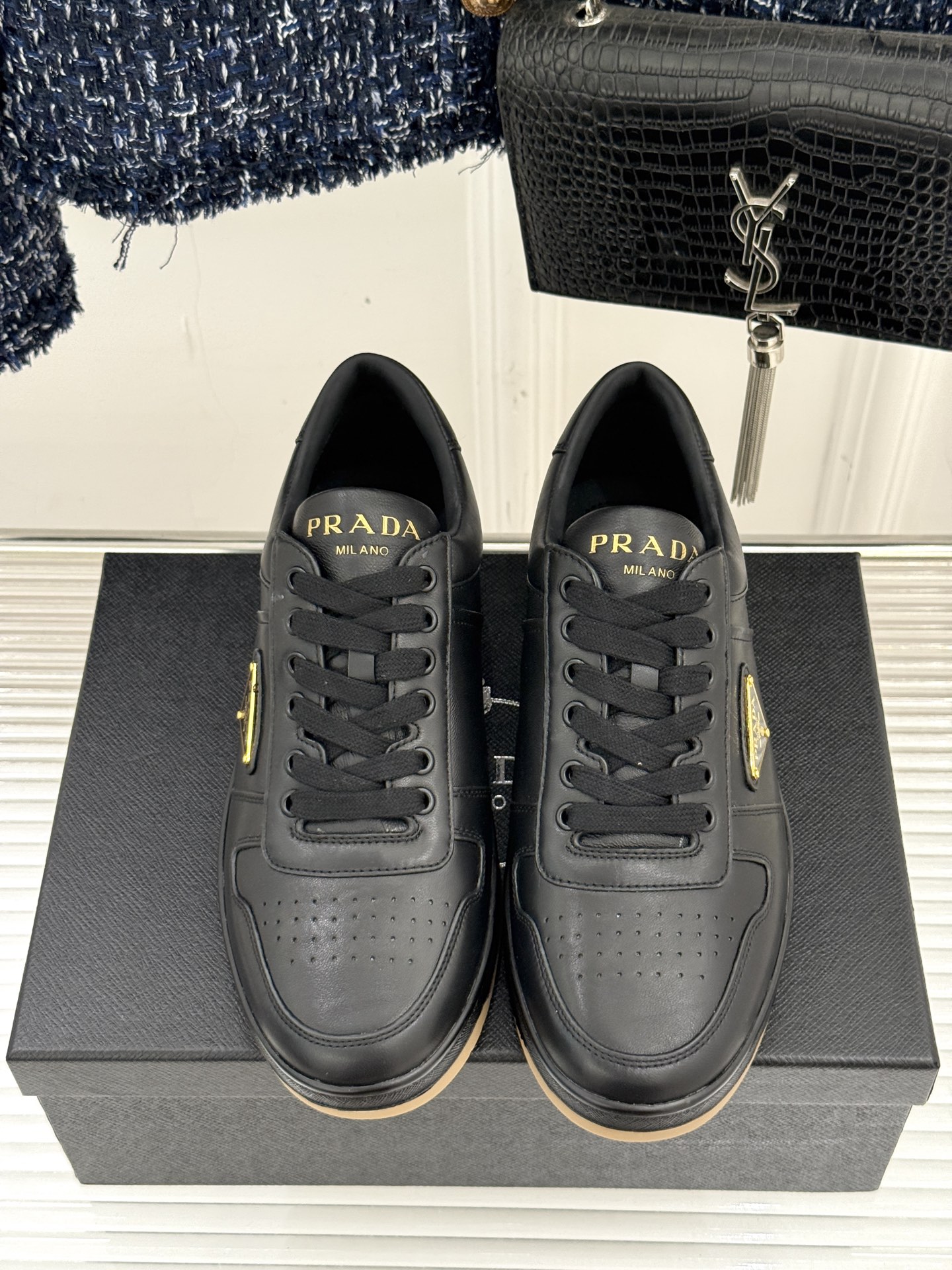 프라다(PRADA) 클래식 트라이앵글 커플 스니커즈 신발