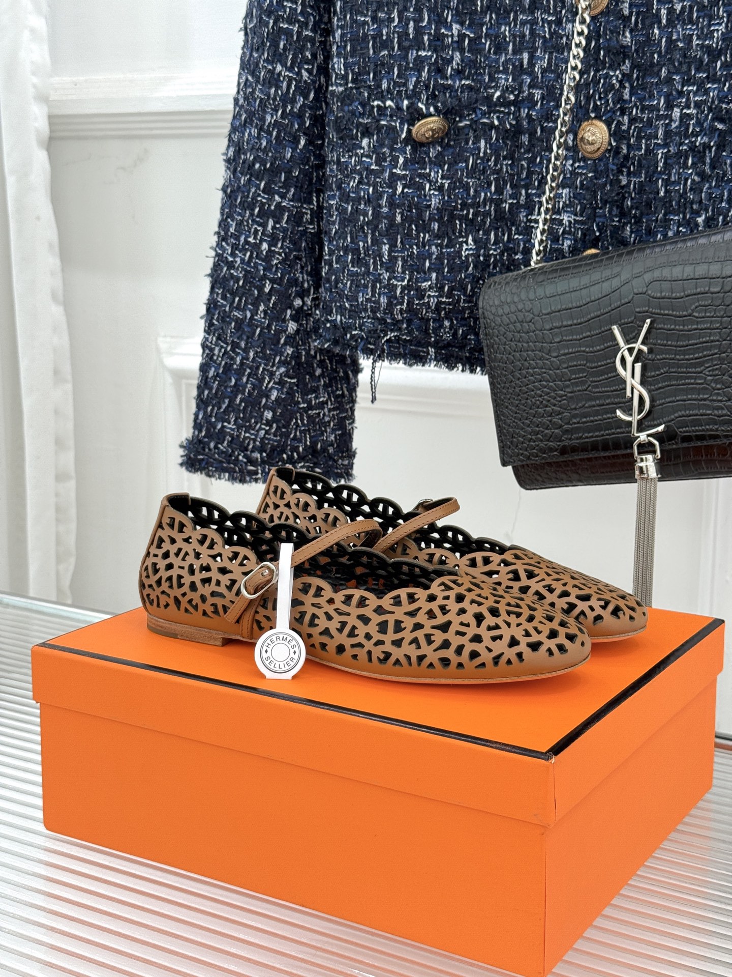 에르메스(HERMES) 컷아웃 메리제인 플랫 슈즈 신발