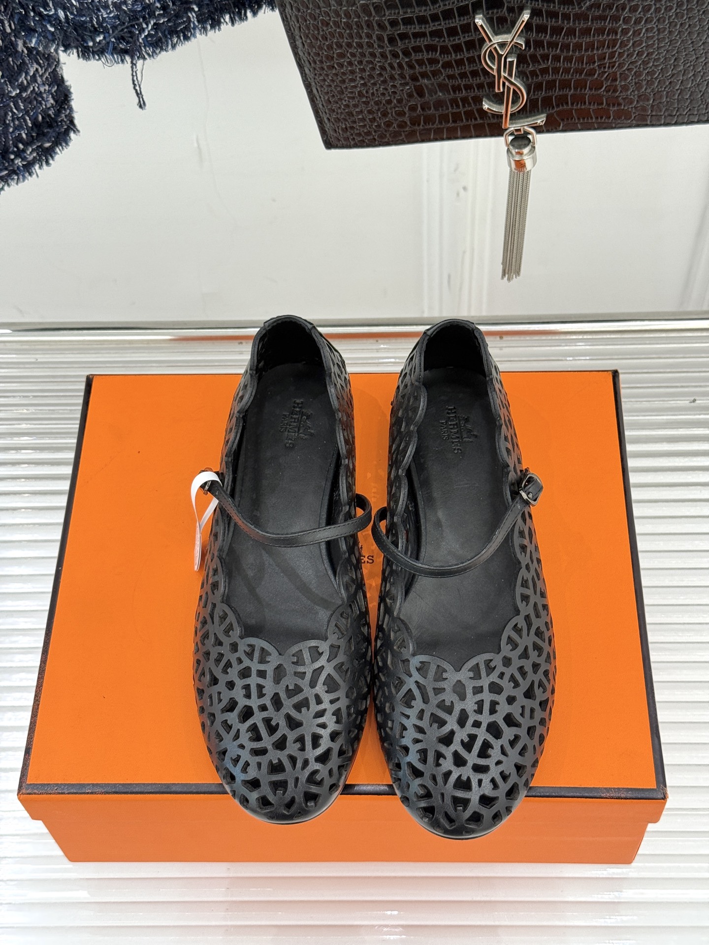 에르메스(HERMES) 컷아웃 메리제인 플랫 슈즈 신발