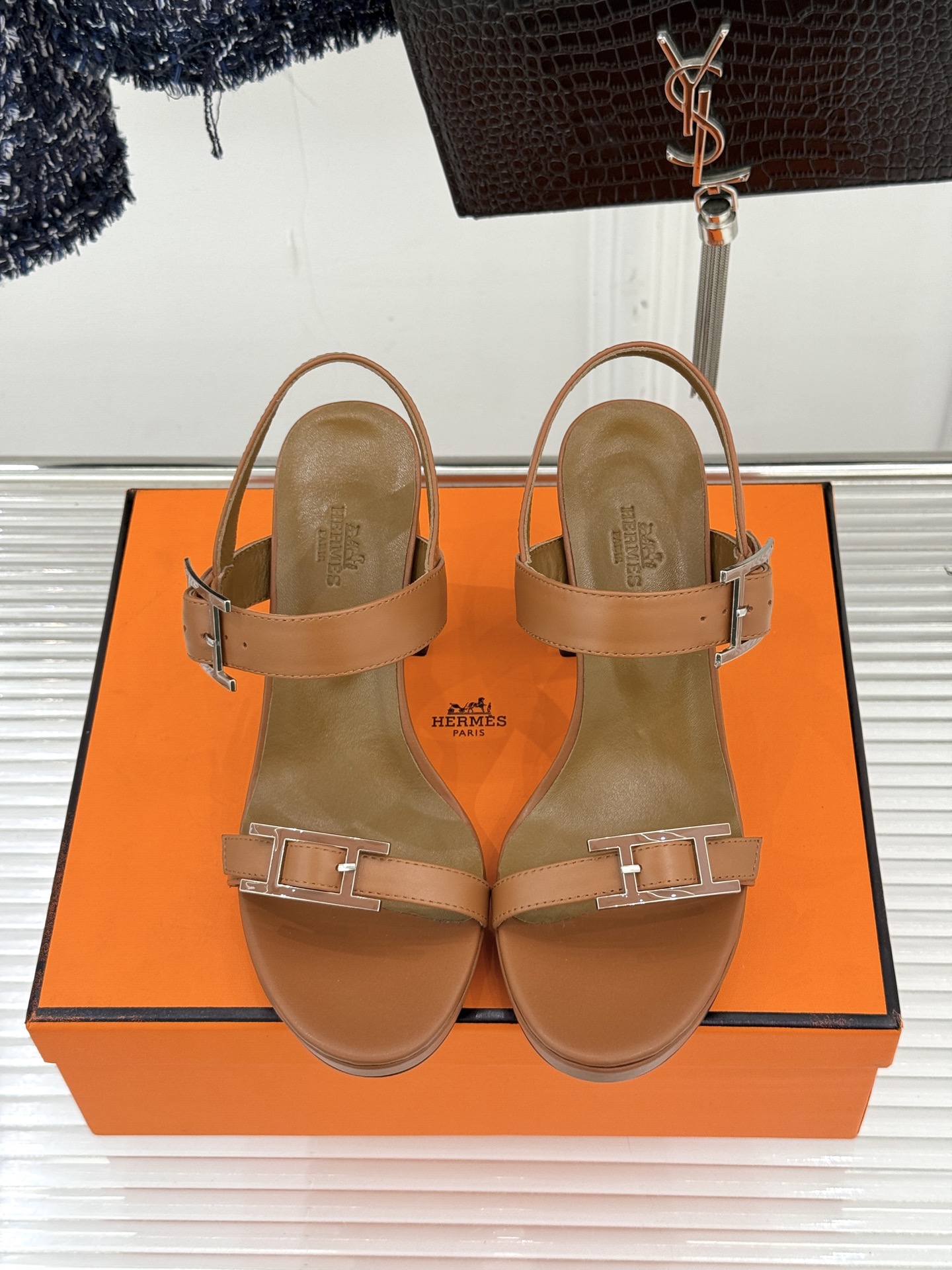 에르메스(HERMES) 더블 H 버클 플랫폼 하이힐 샌들 신발