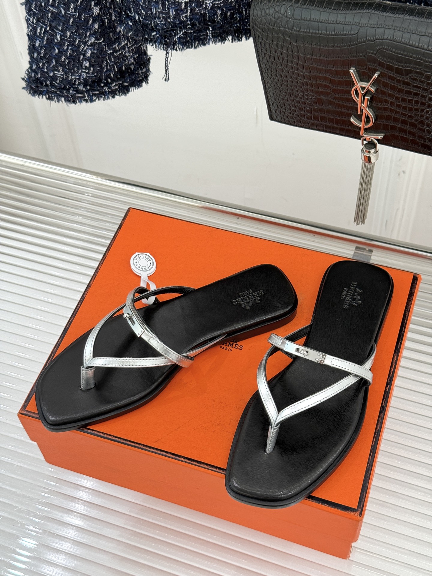 에르메스(HERMES) 켈리 버클 스트랩 플립플랍 샌들 신발