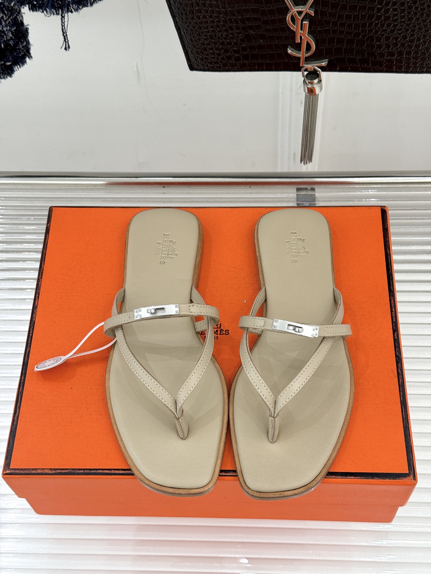 에르메스(HERMES) 켈리 버클 스트랩 플립플랍 샌들 신발