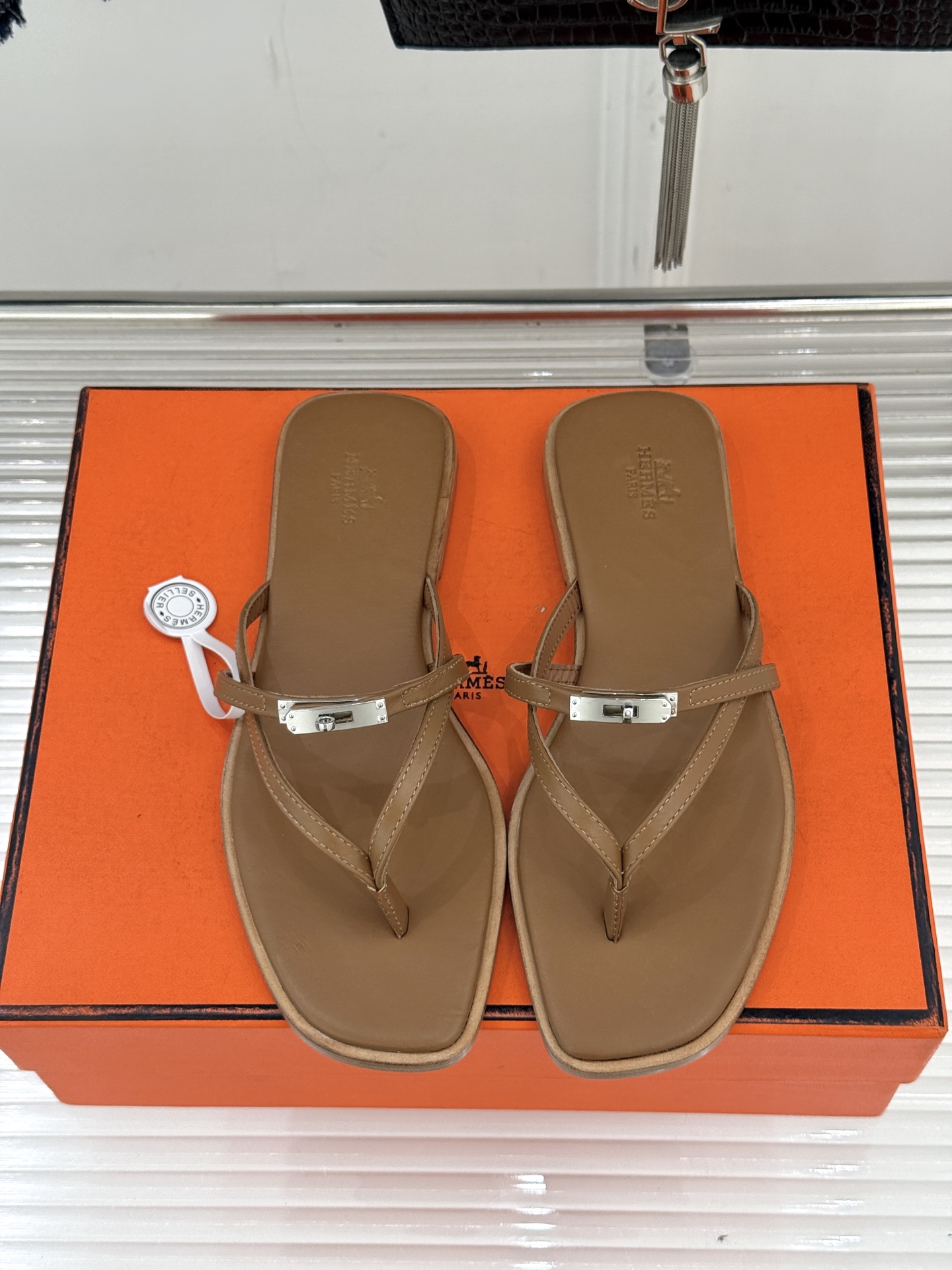 에르메스(HERMES) 켈리 버클 스트랩 플립플랍 샌들 신발